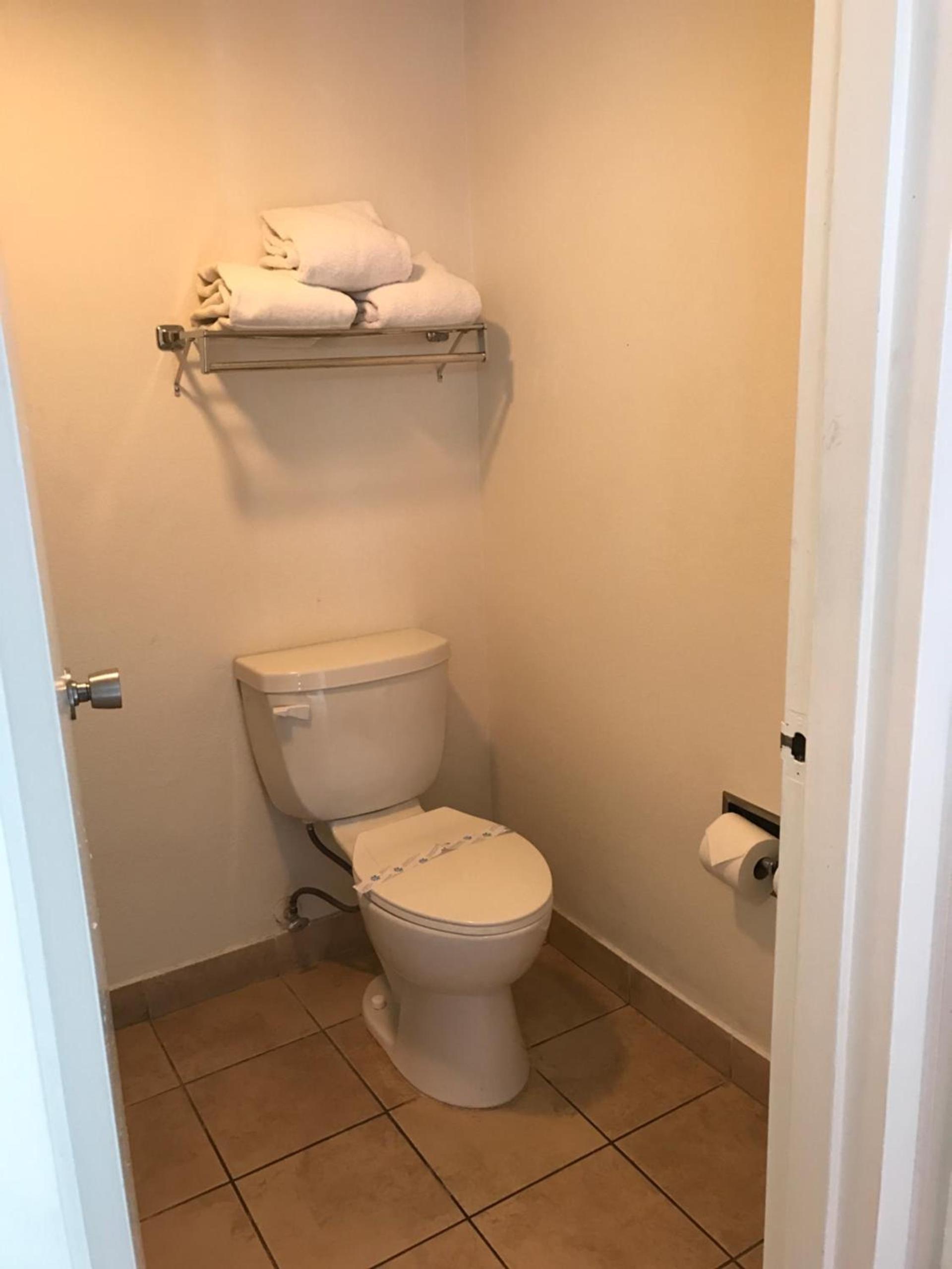 Ramada by Wyndham Torrance photo 10