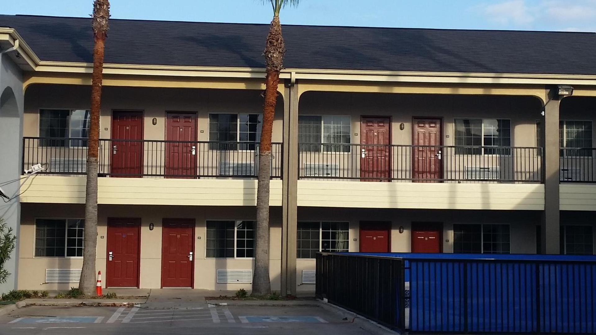 Texas Inn Downtown McAllen photo 26