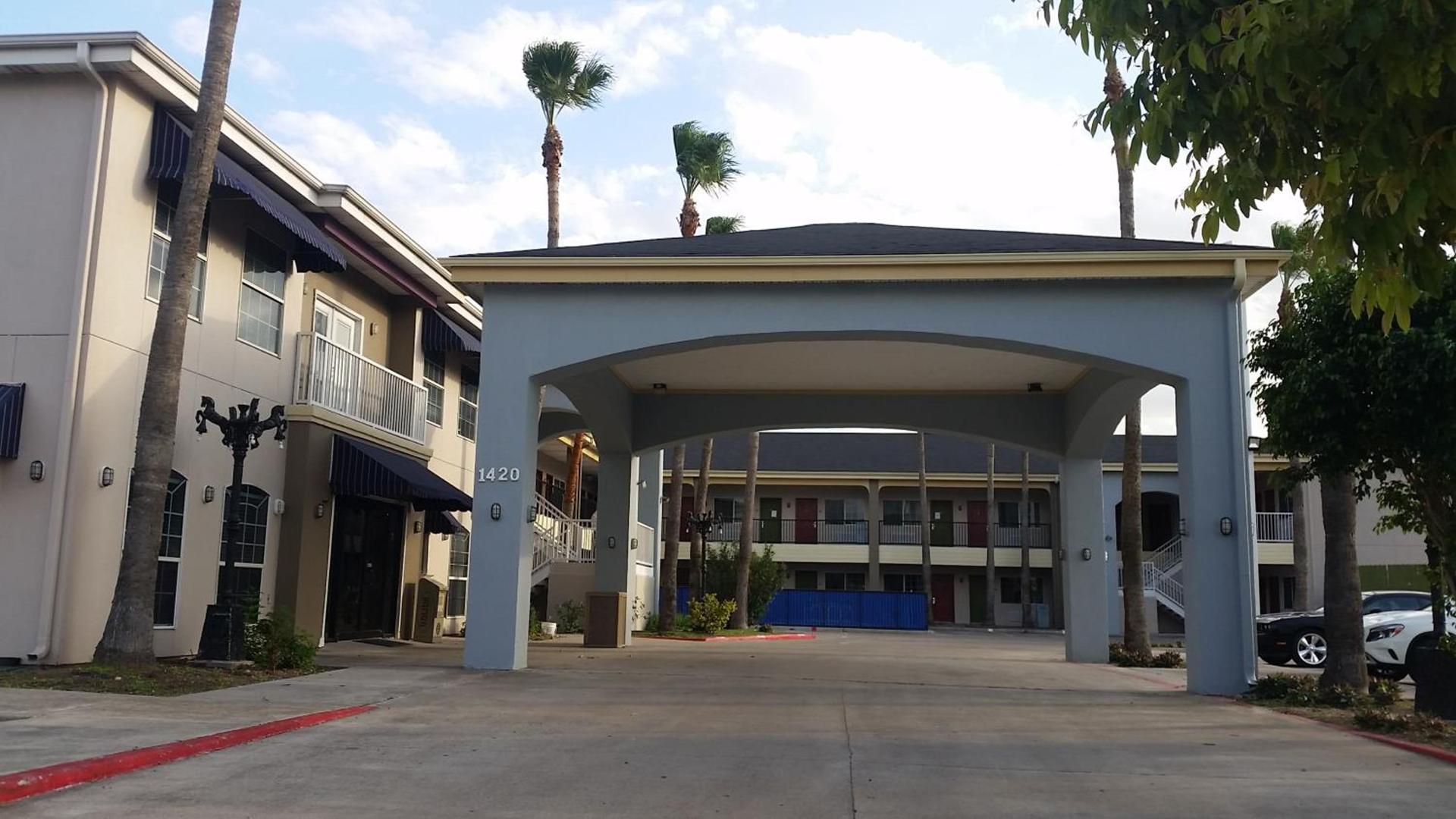 Texas Inn Downtown McAllen photo 24