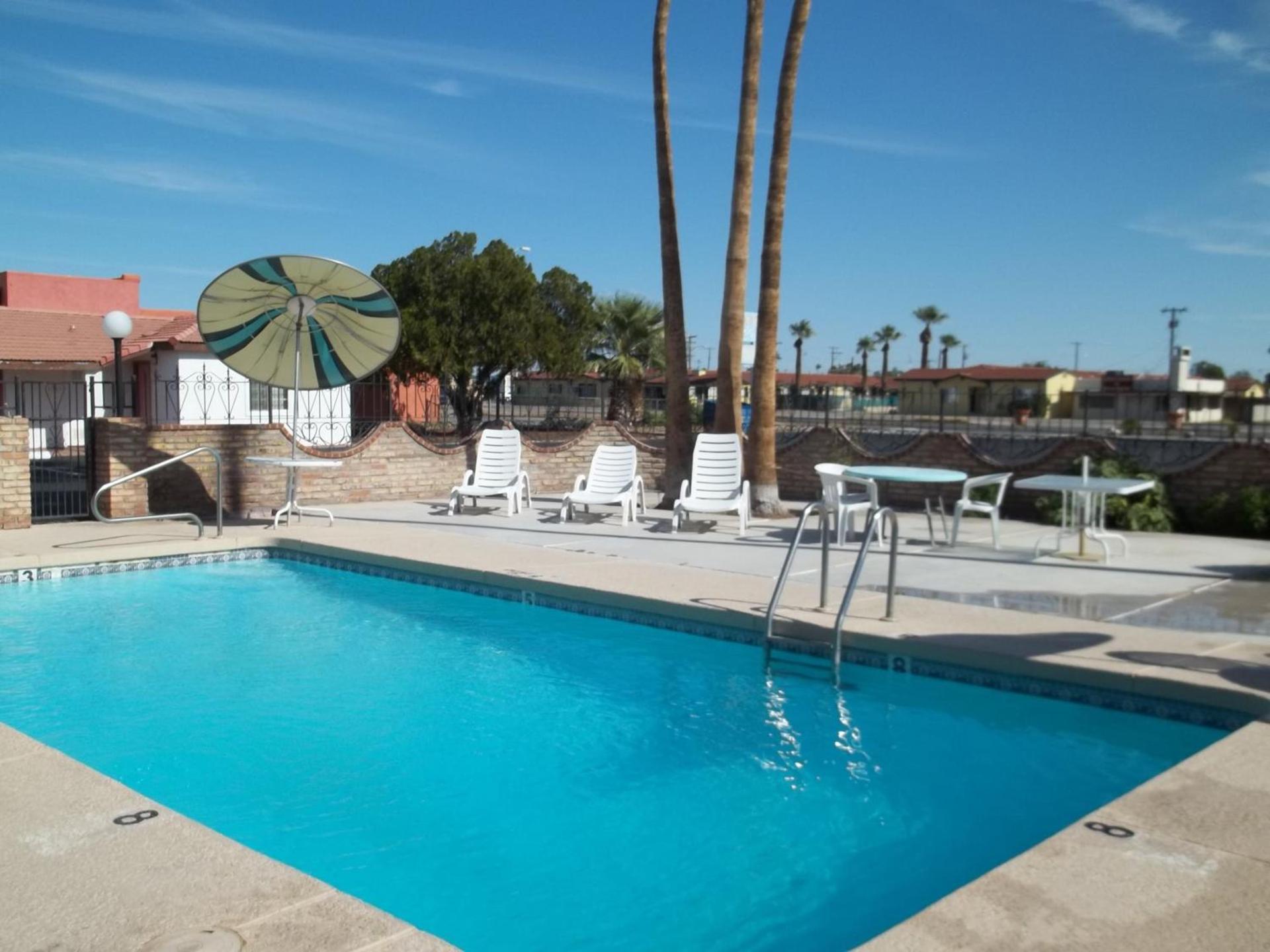 Hacienda Motel photo 6