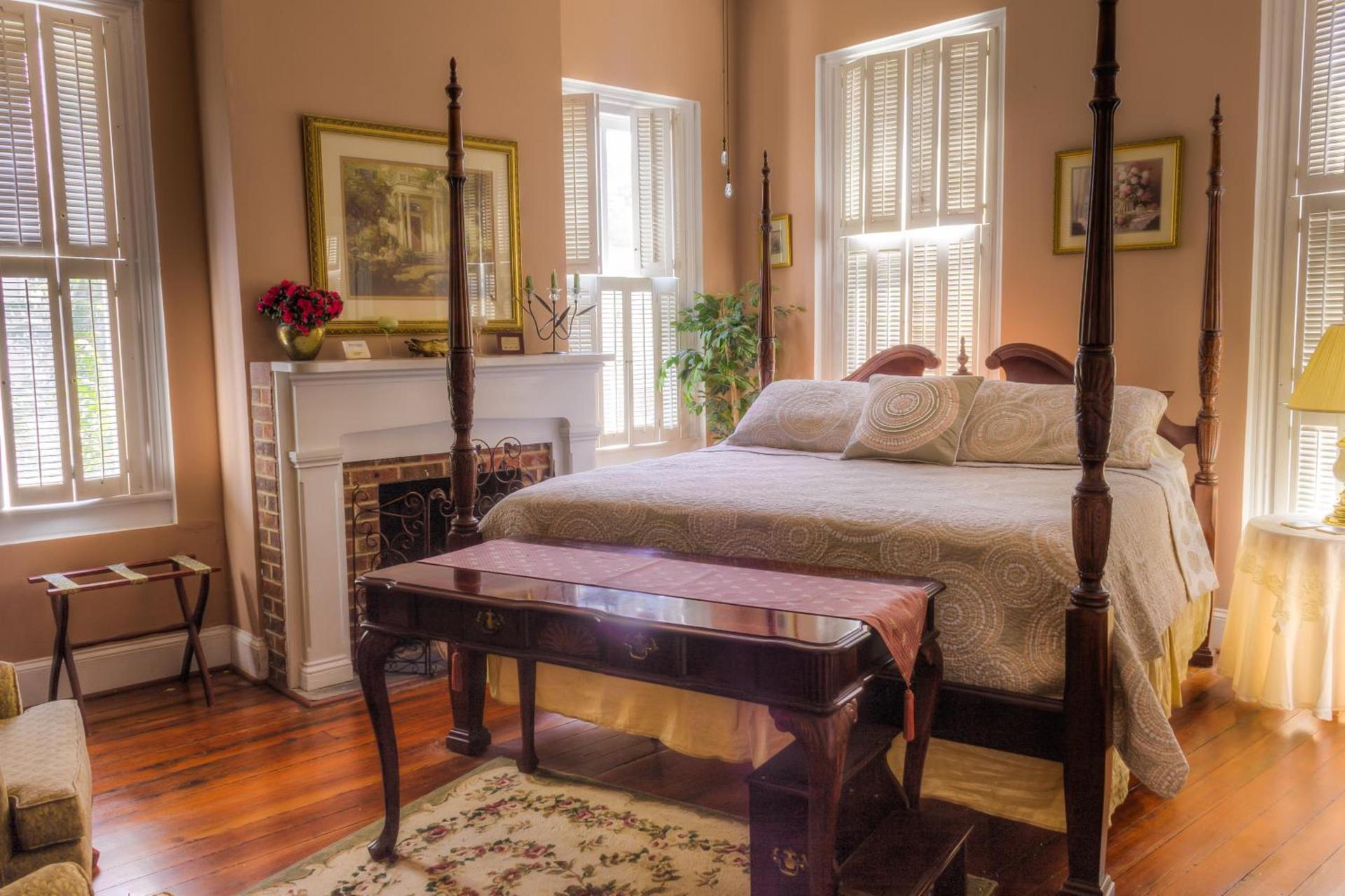 Olde Town Inn photo 5