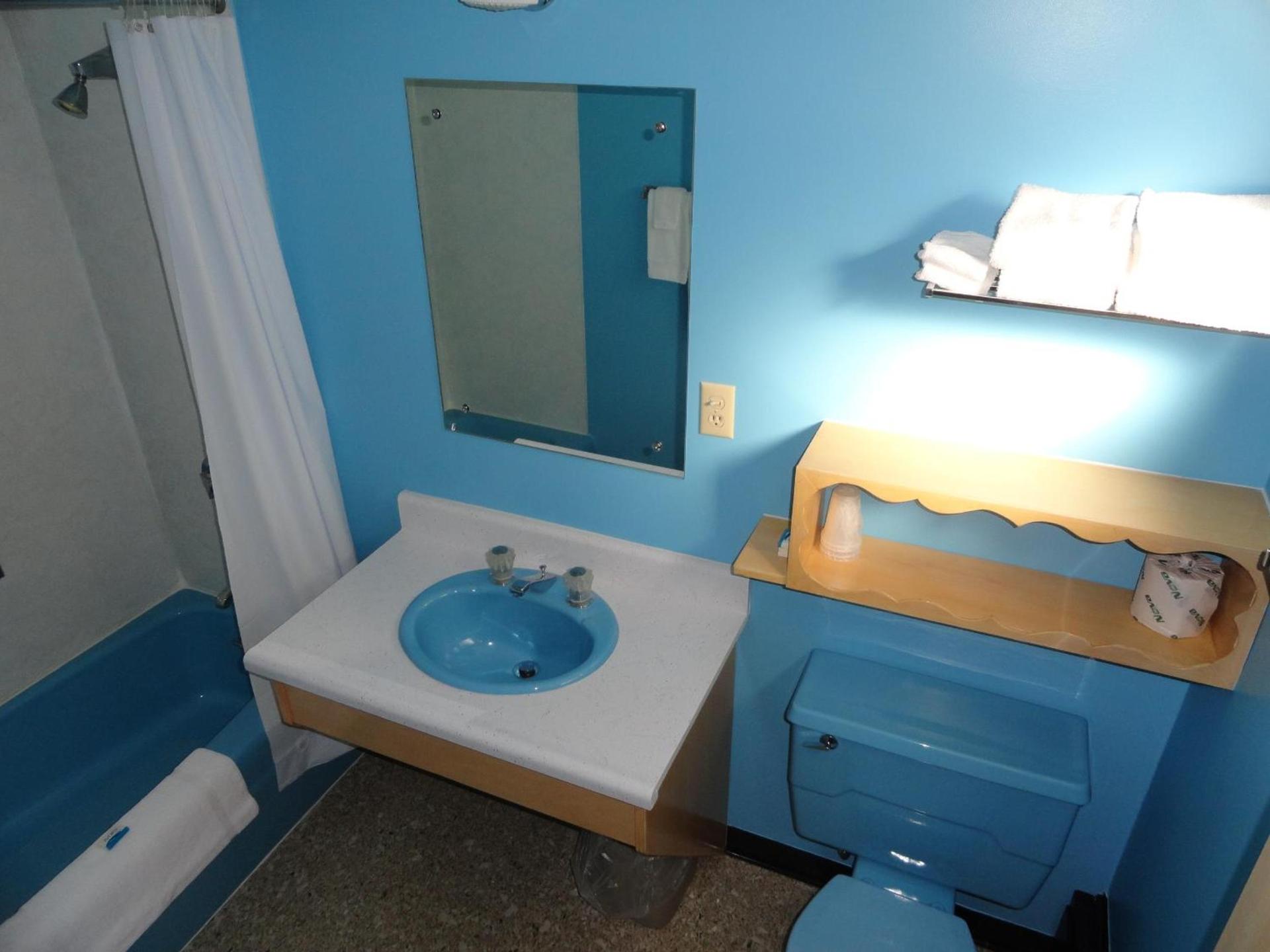 Cedars Motel photo 25