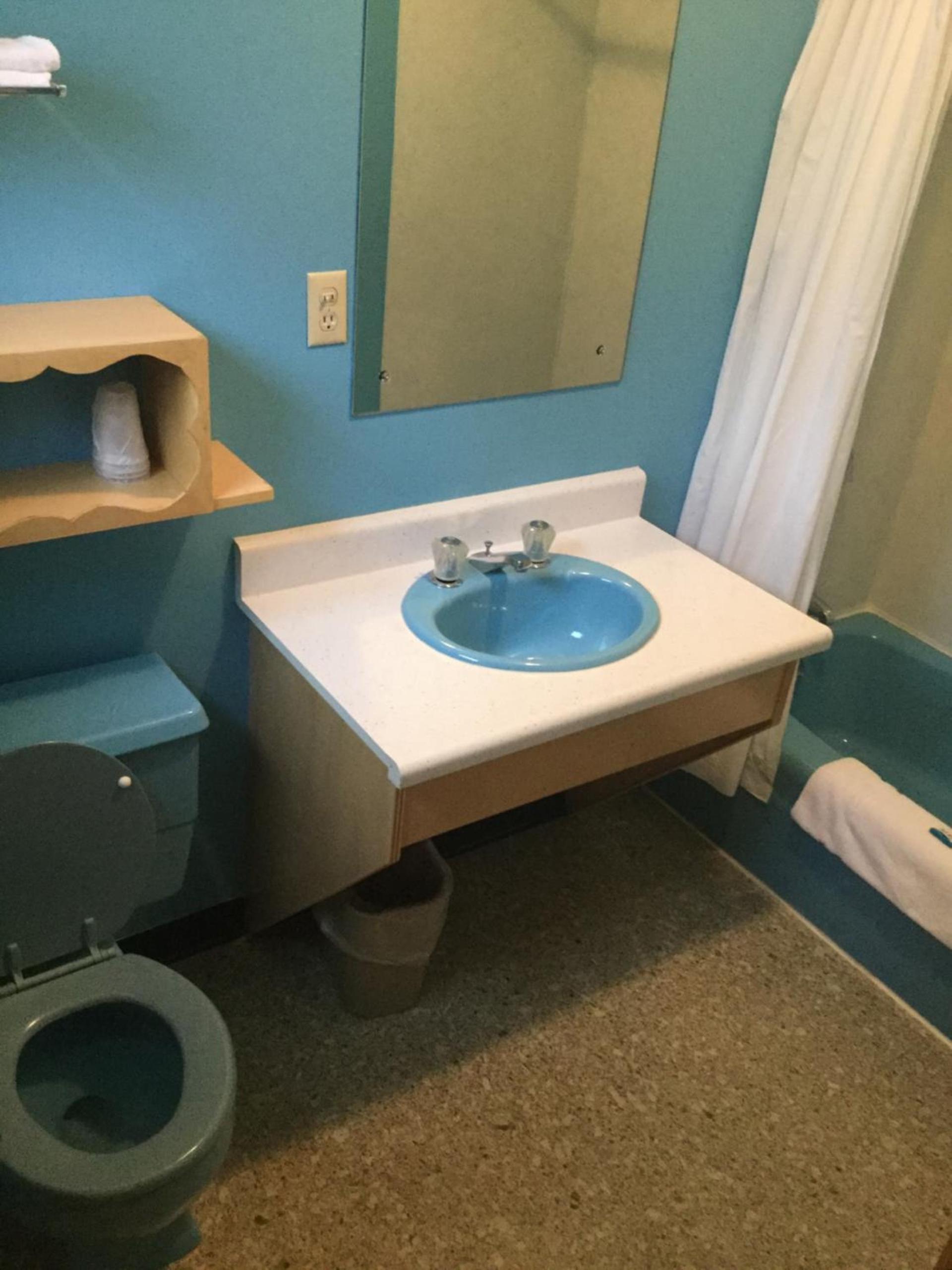 Cedars Motel photo 22