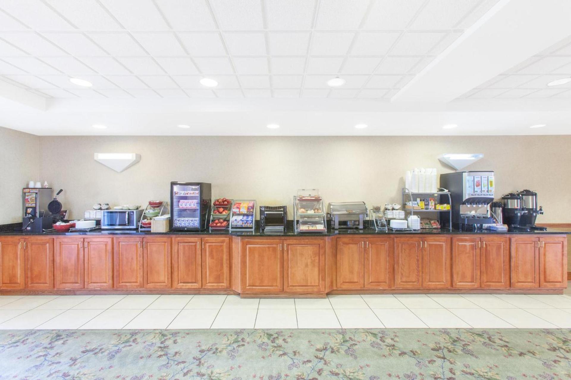 Wingate by Wyndham Bentonville photo 18