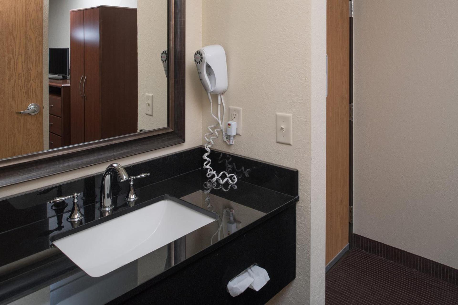 AmericInn by Wyndham Belle Fourche photo 24