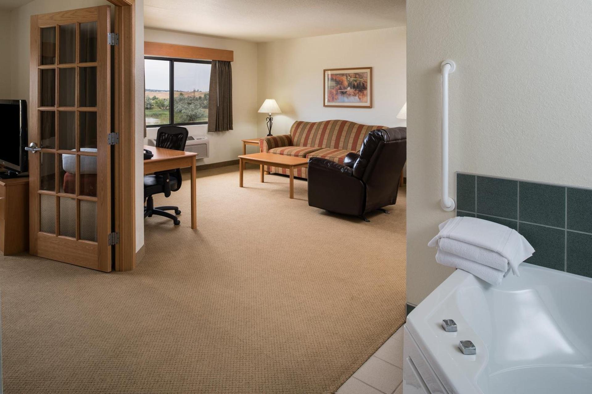 AmericInn by Wyndham Belle Fourche photo 21