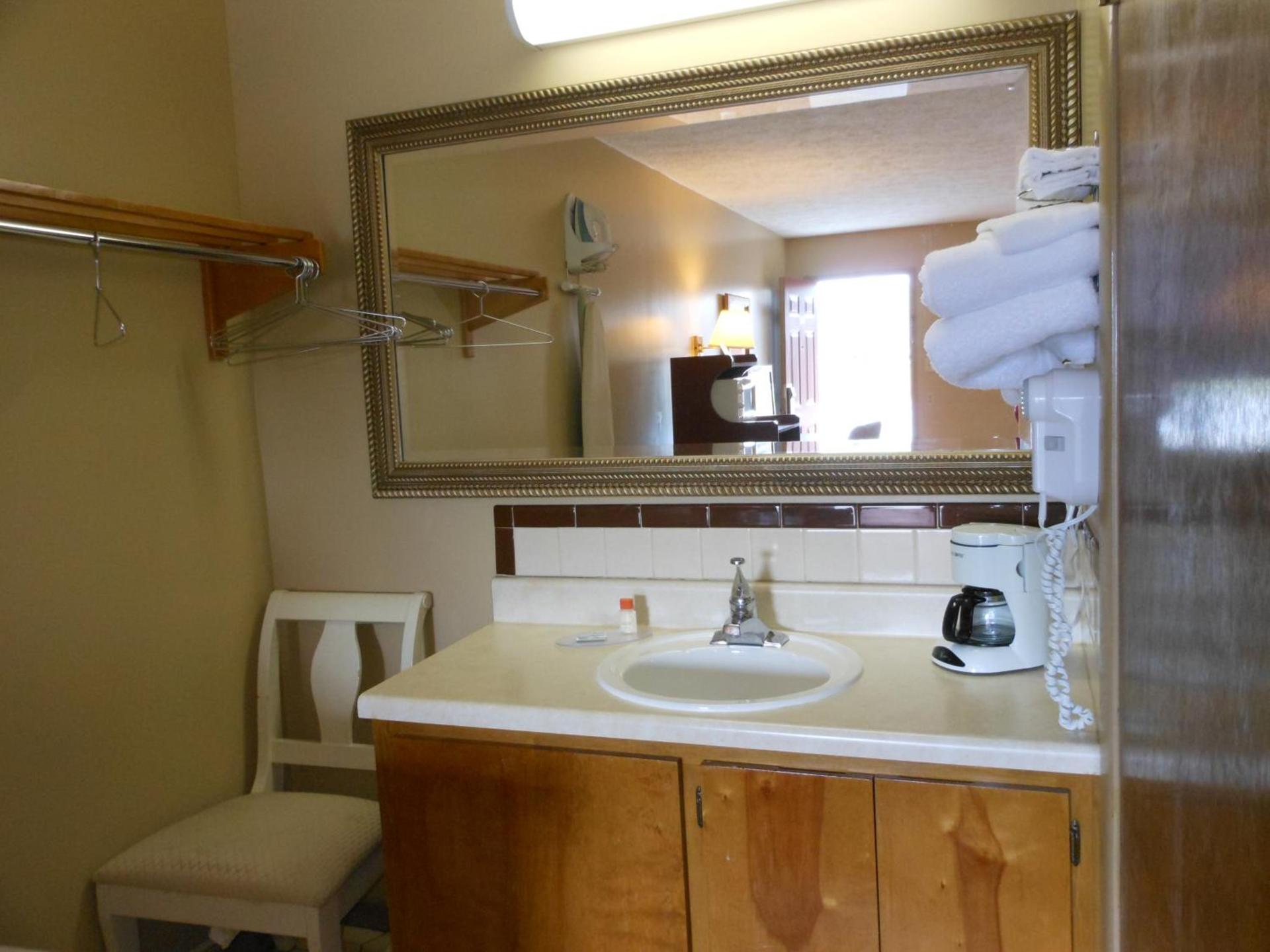 McClellan Inn photo 17
