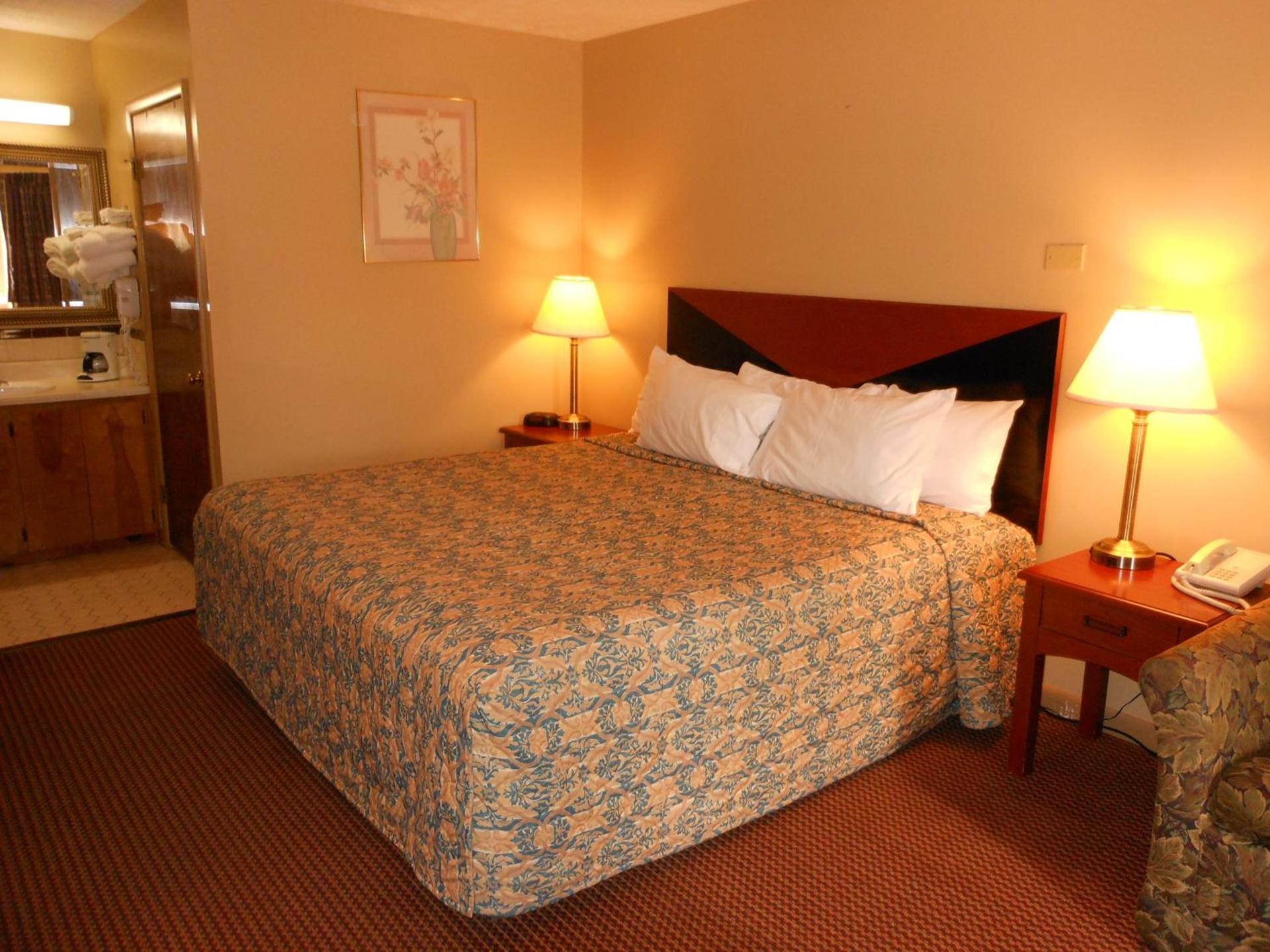 McClellan Inn photo 24