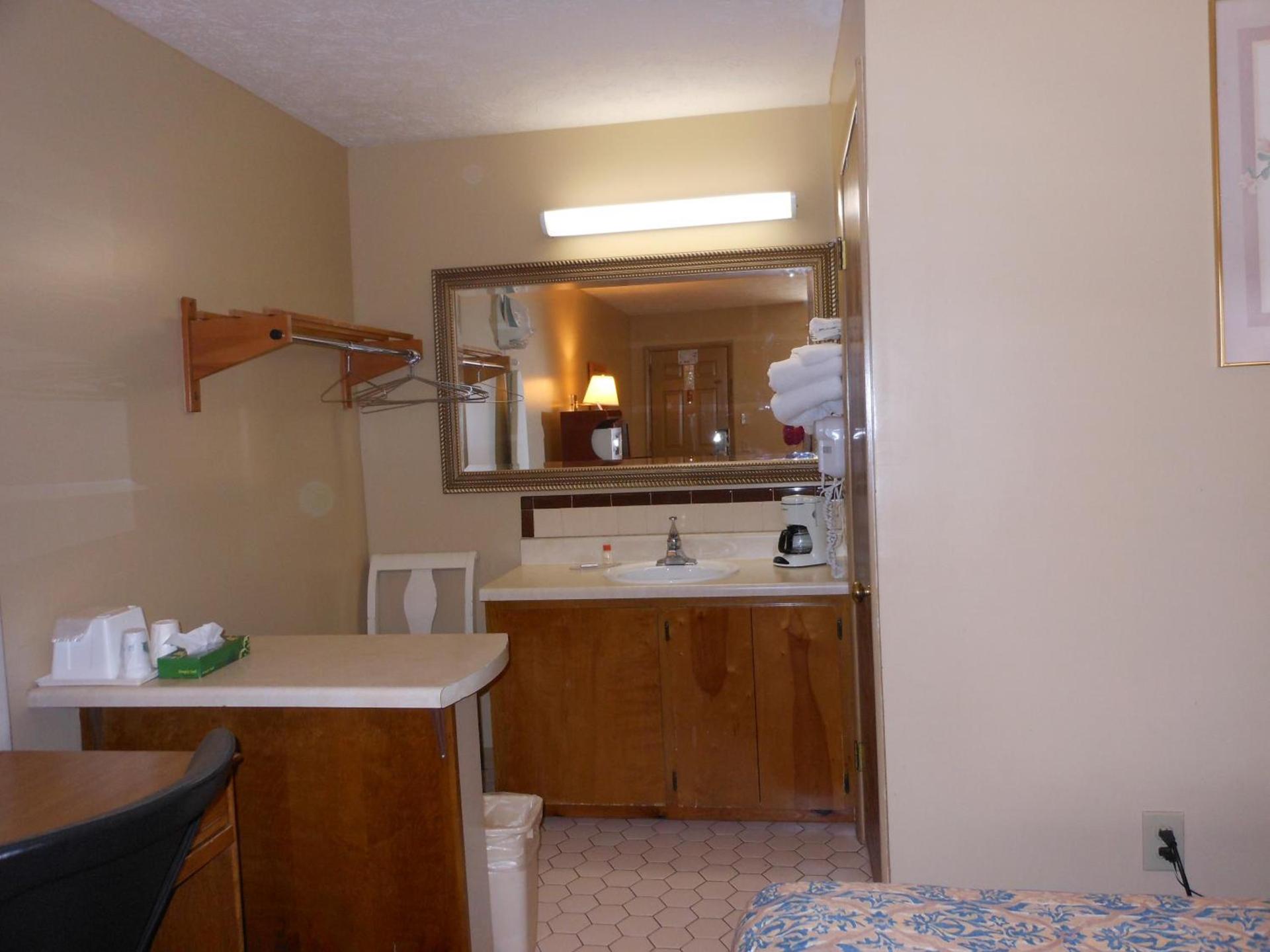 McClellan Inn photo 19