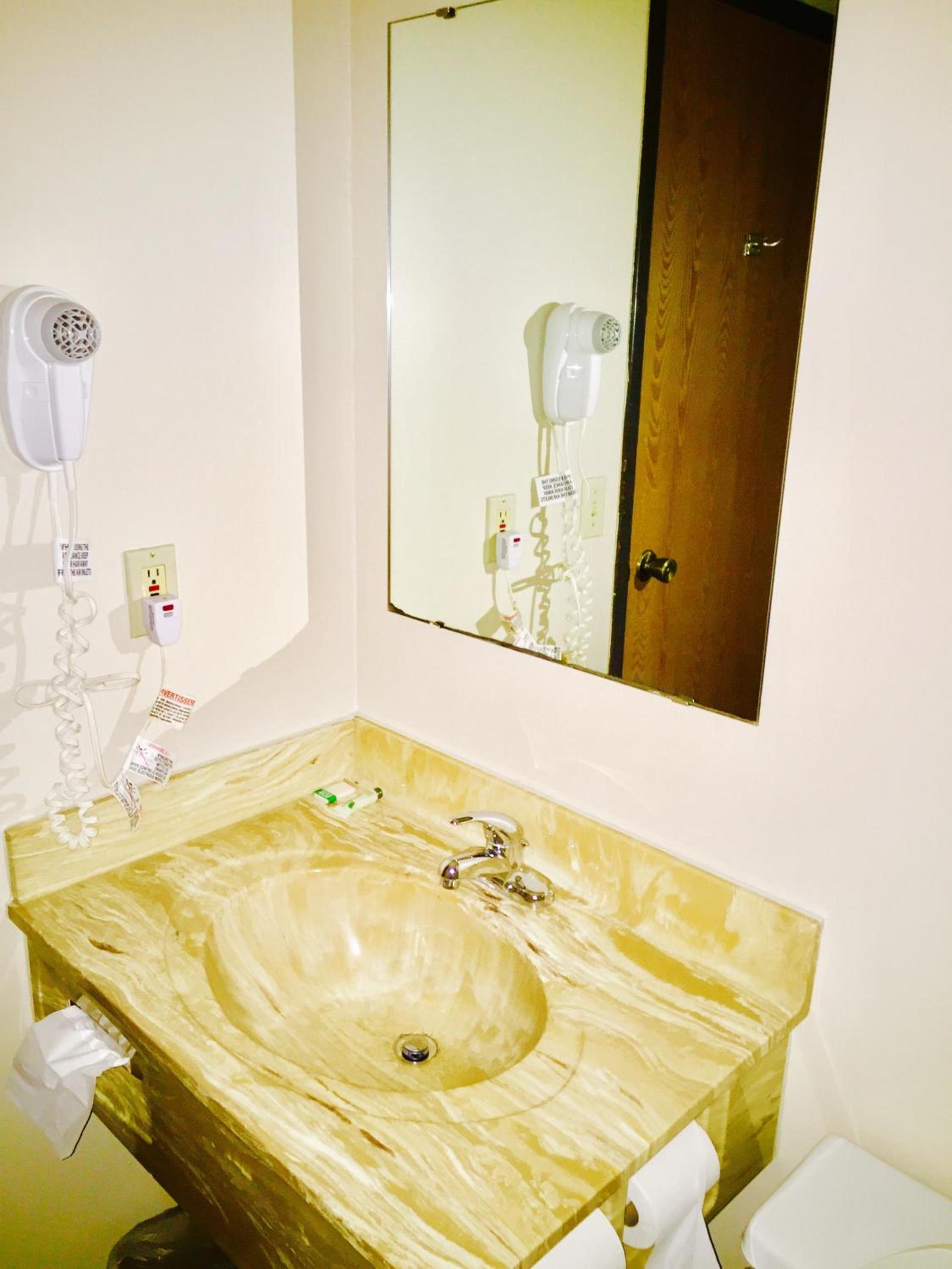 Lyons Inn photo 15