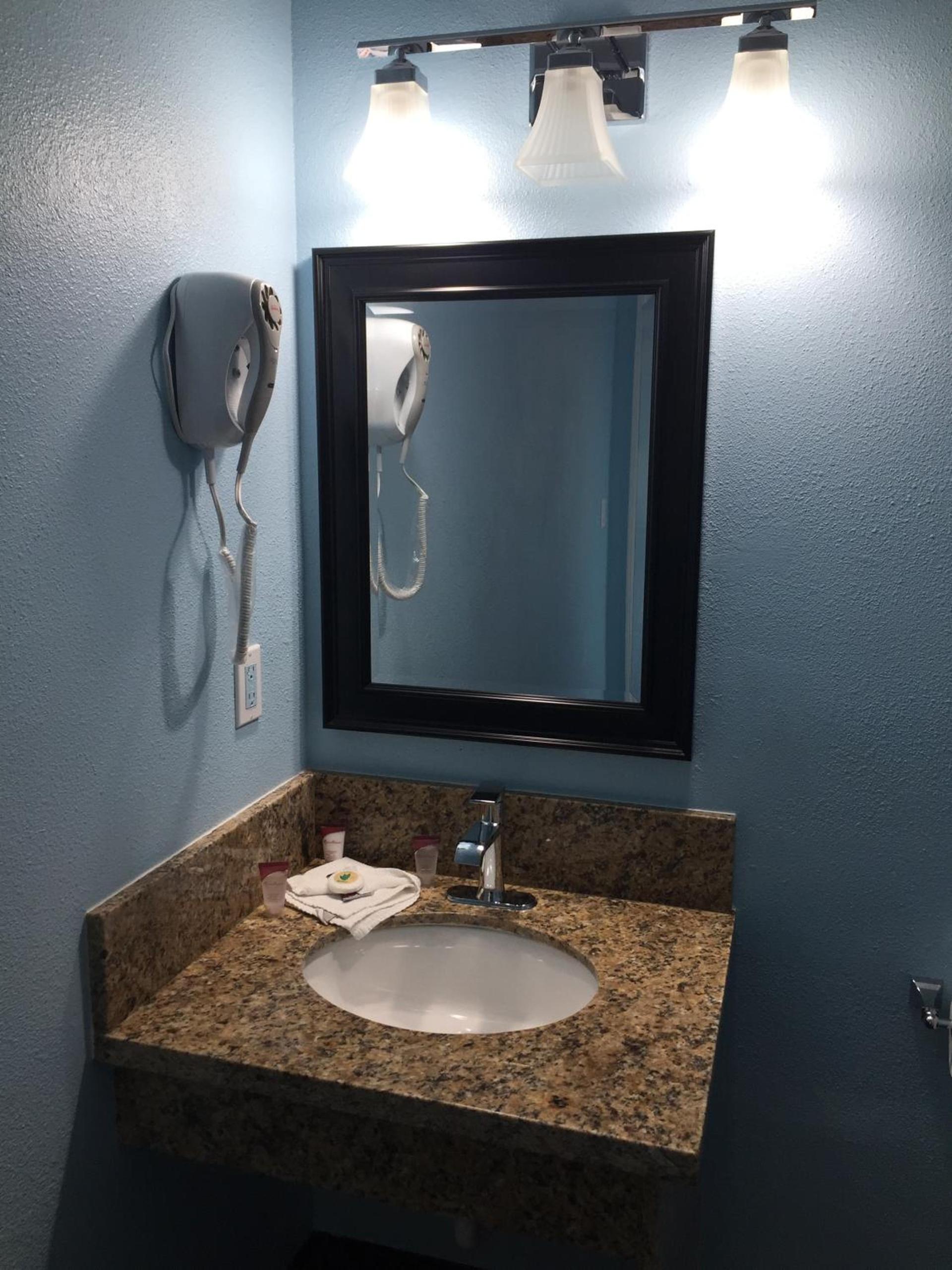 Dolphin Cove Motel photo 100