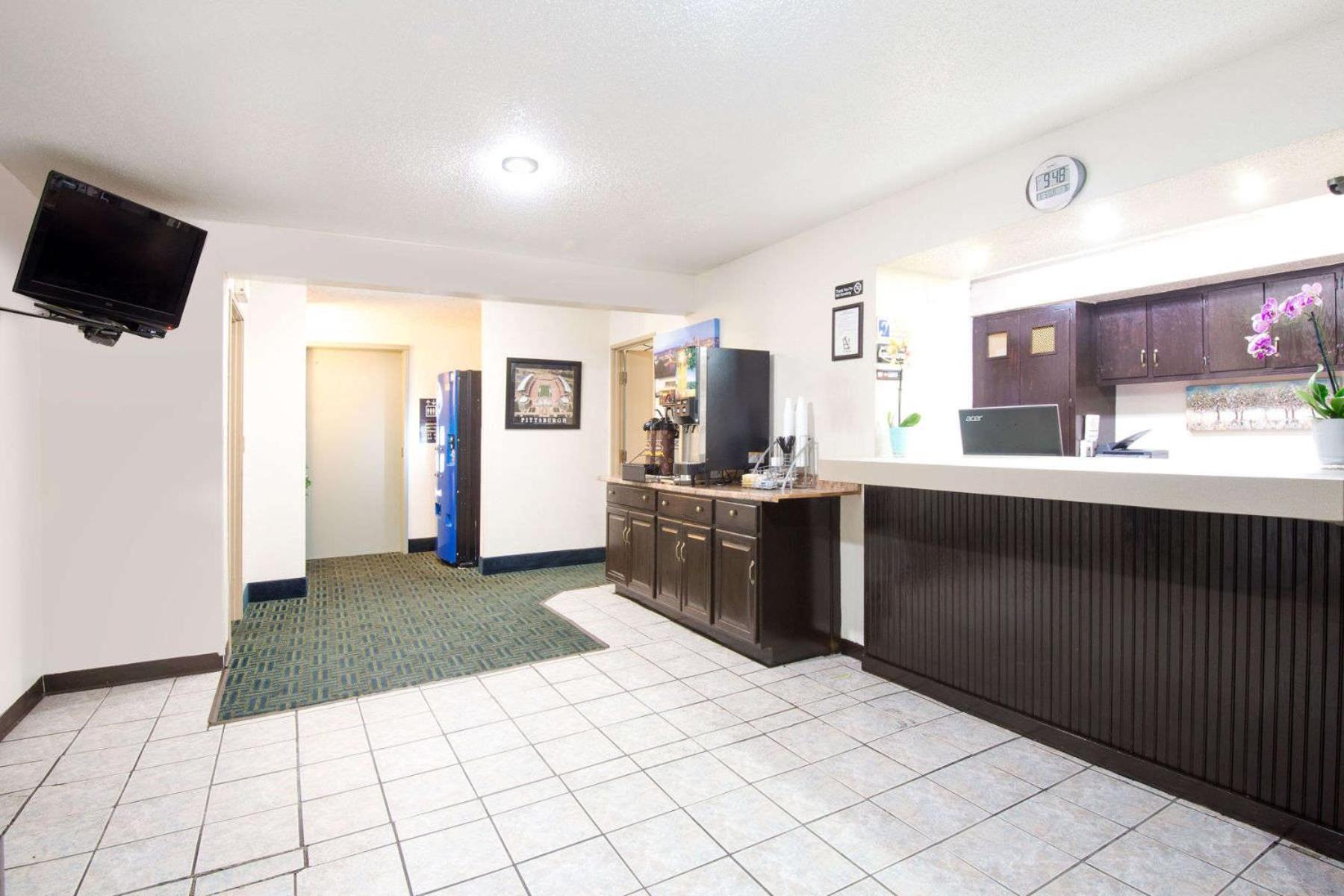 Pittsburgh Royal Hotel photo 13
