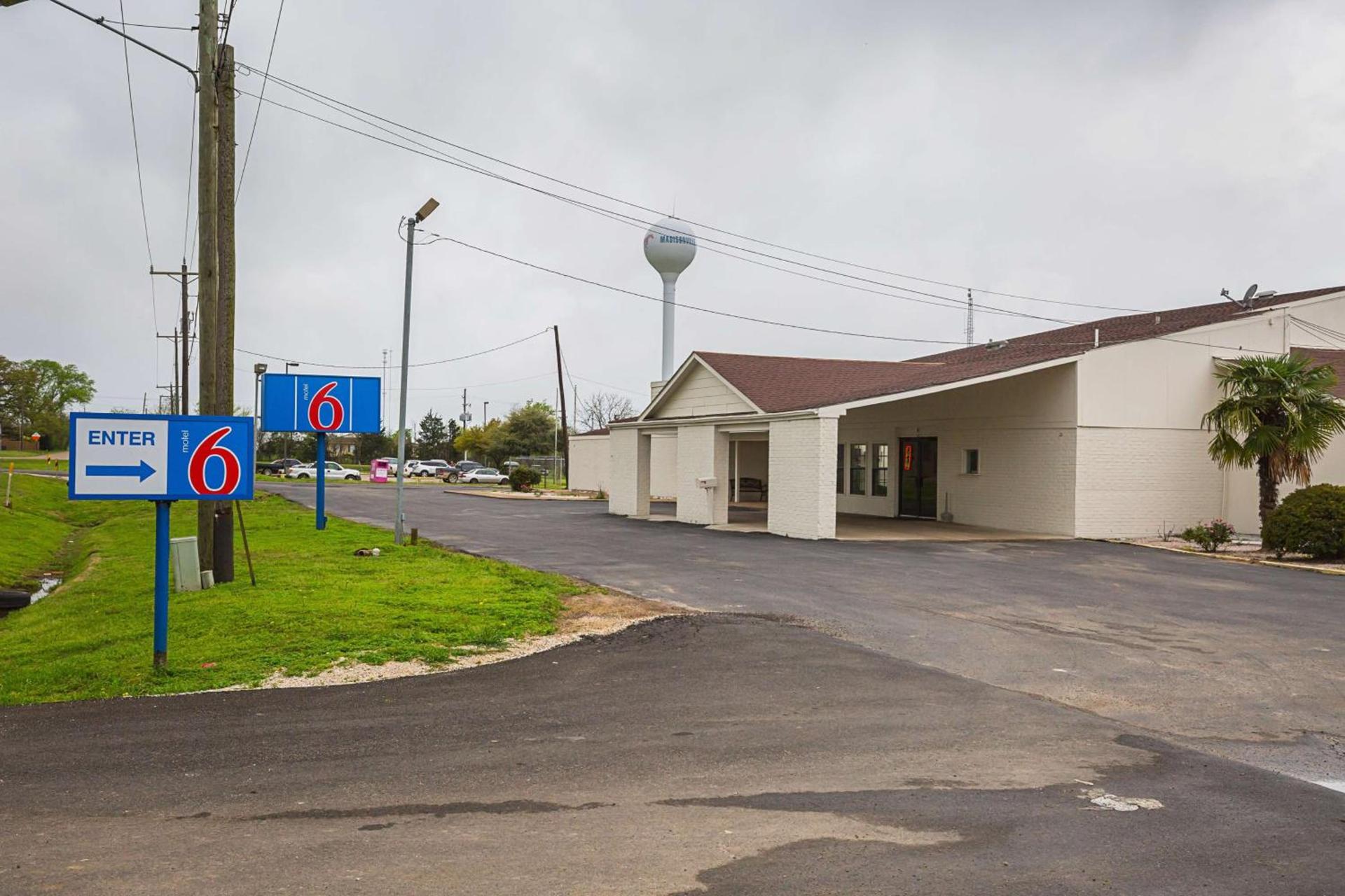 Motel 6-Madisonville, TX photo 4