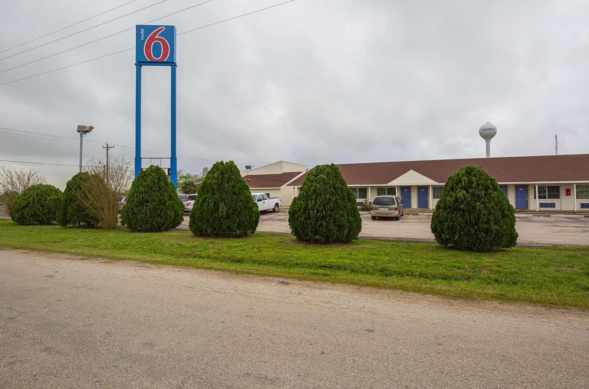 Motel 6-Madisonville, TX photo 5
