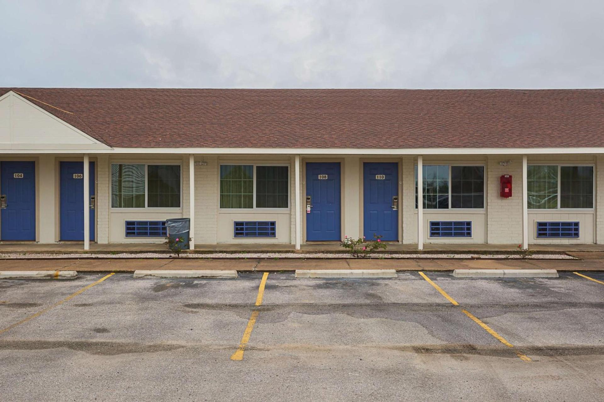 Motel 6-Madisonville, TX photo 6