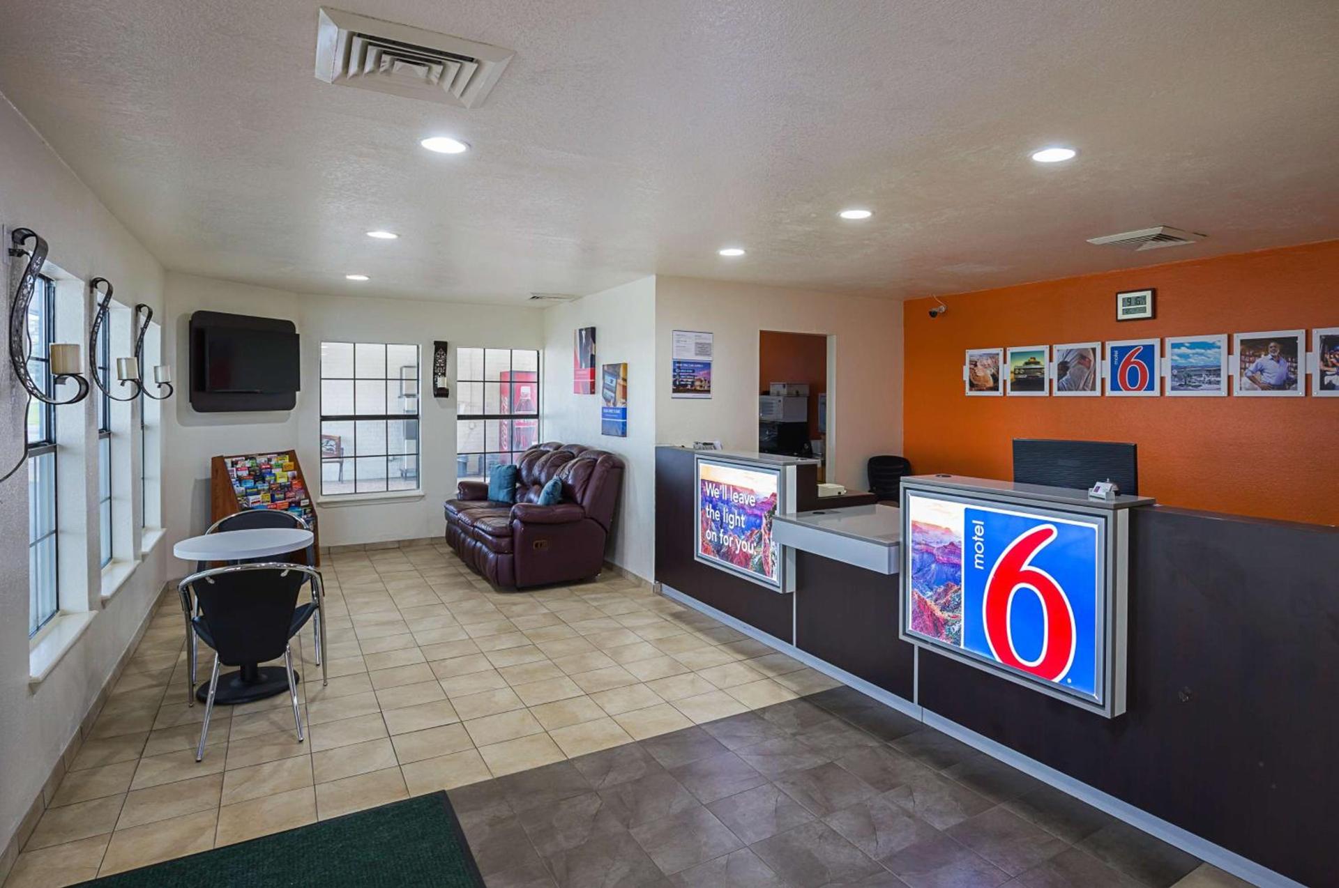 Motel 6-Madisonville, TX photo 23