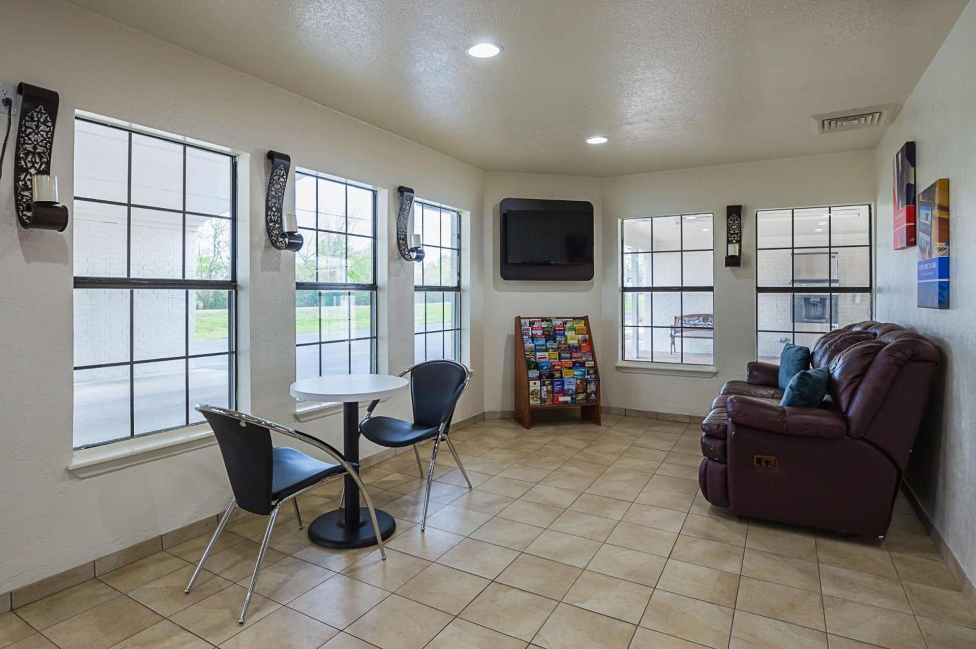 Motel 6-Madisonville, TX photo 25