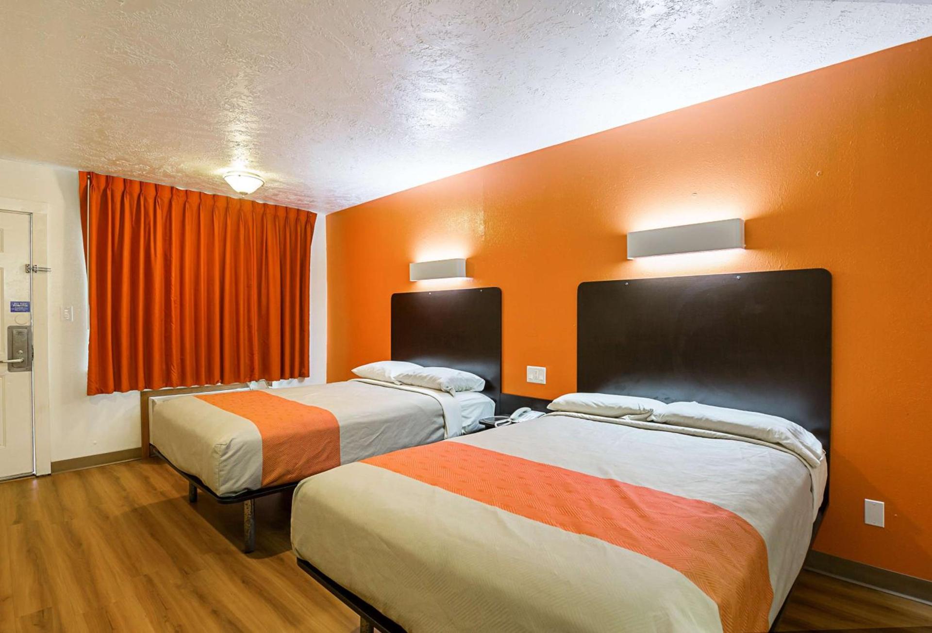 Motel 6-Madisonville, TX photo 10