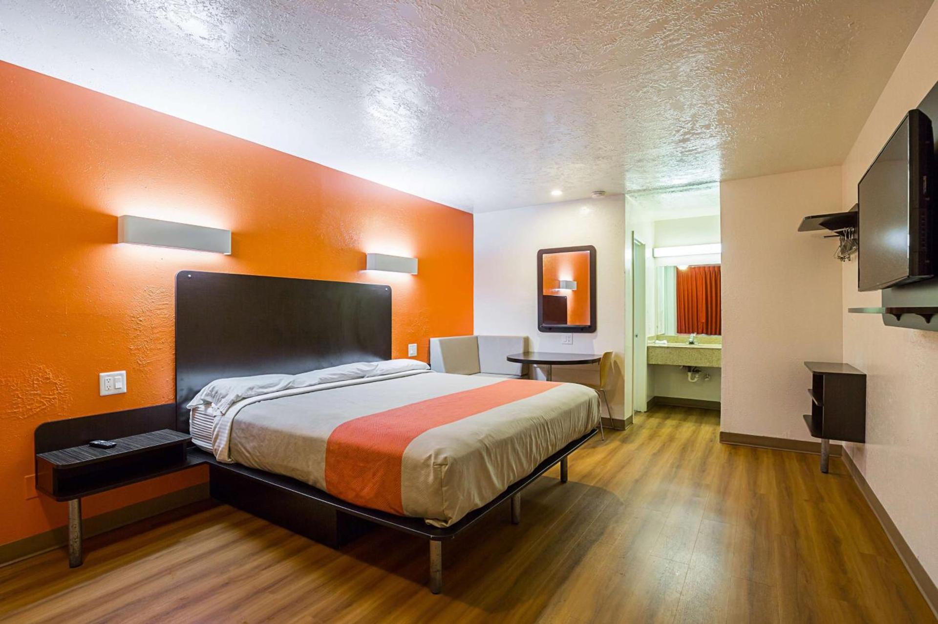 Motel 6-Madisonville, TX photo 14