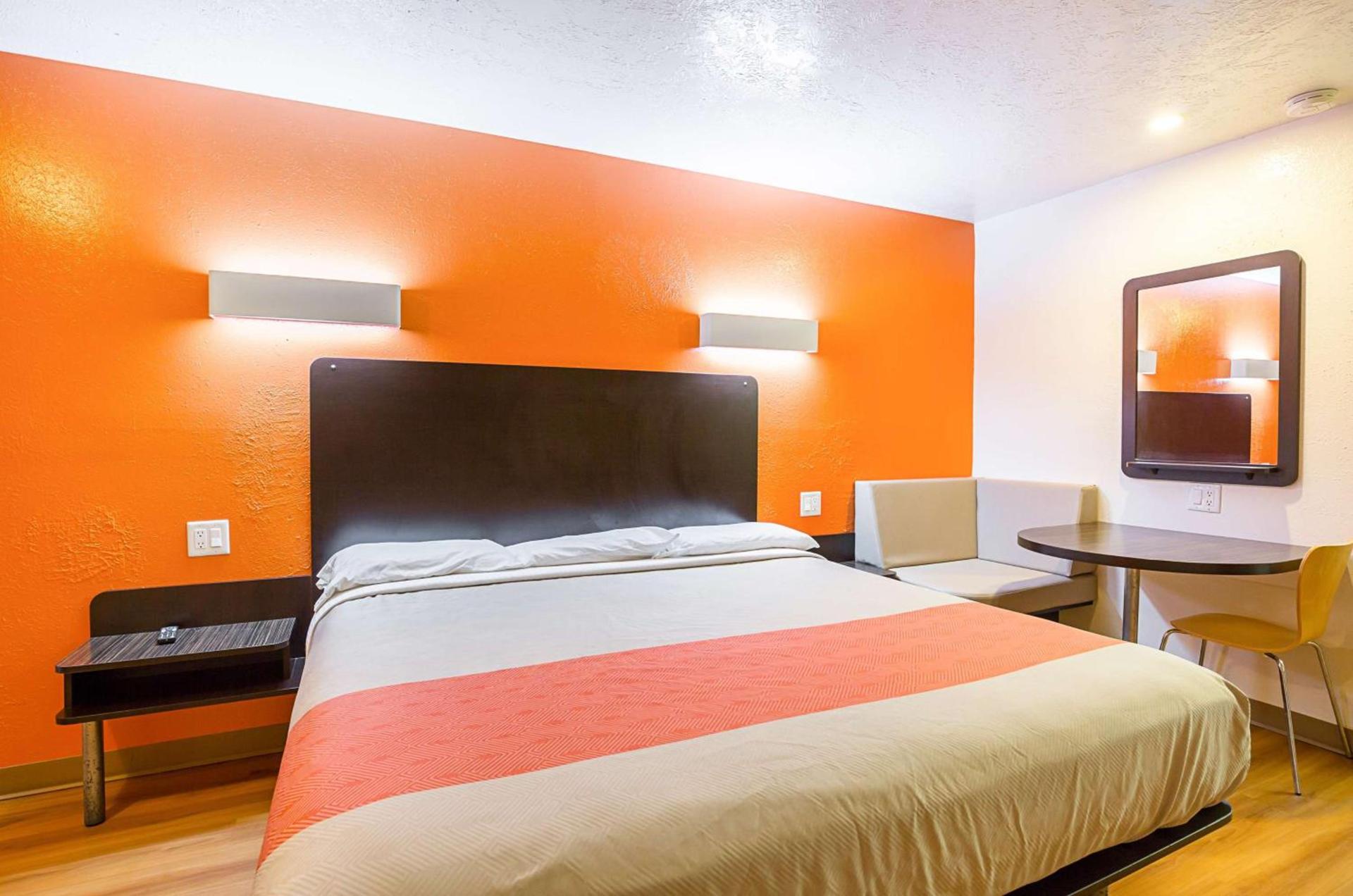 Motel 6-Madisonville, TX photo 16
