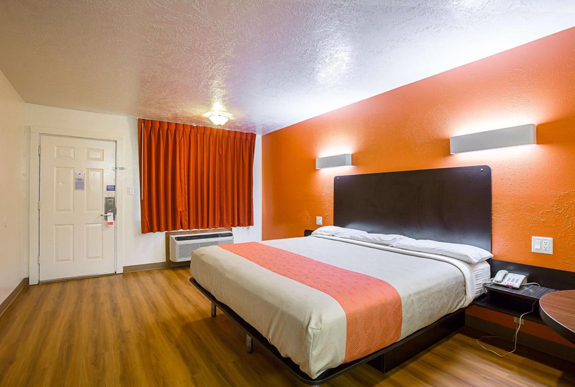 Motel 6-Madisonville, TX photo 18