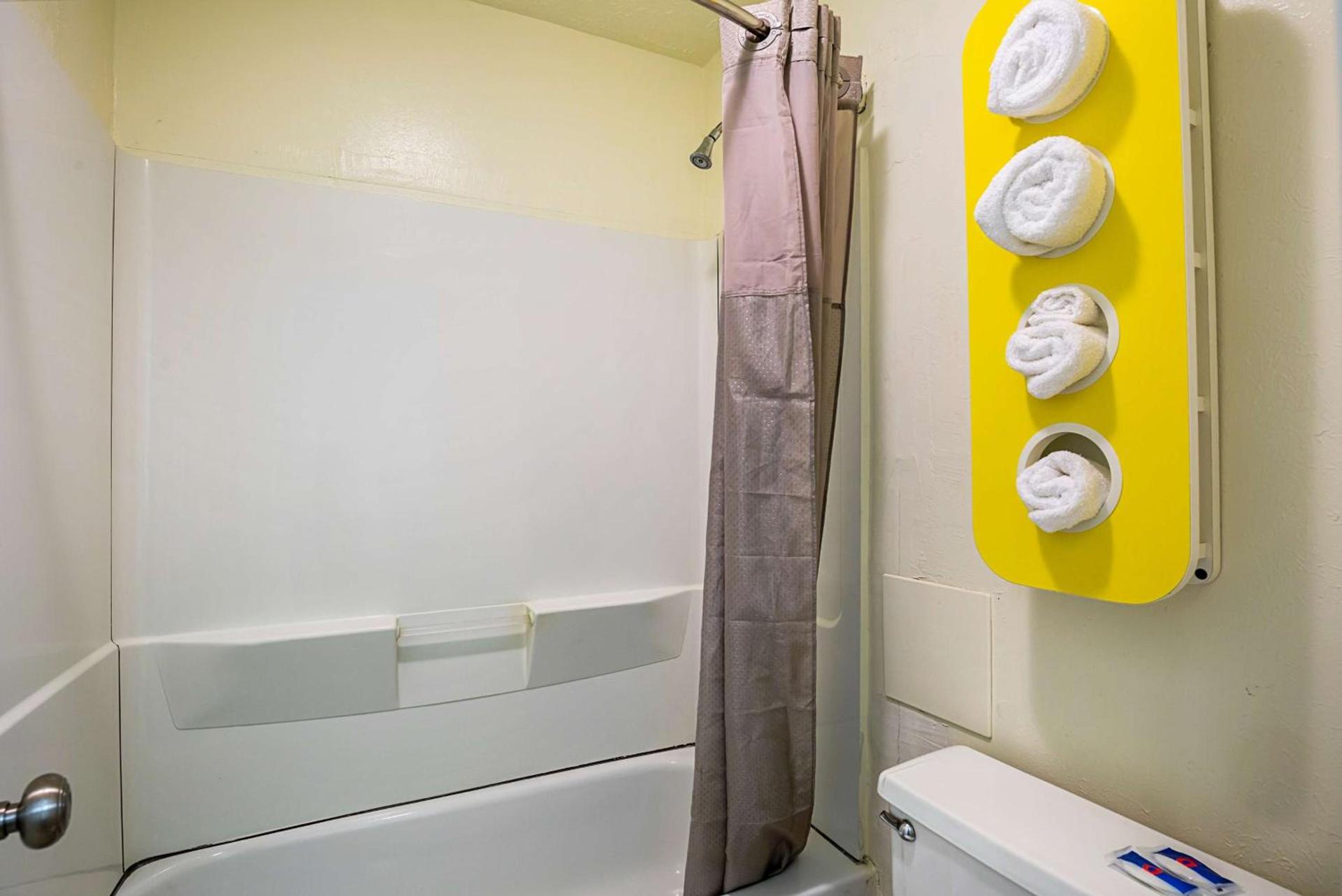Motel 6-Madisonville, TX photo 19