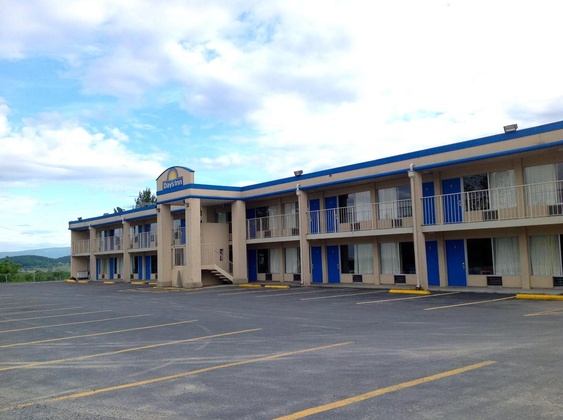 Days Inn by Wyndham Staunton photo 21