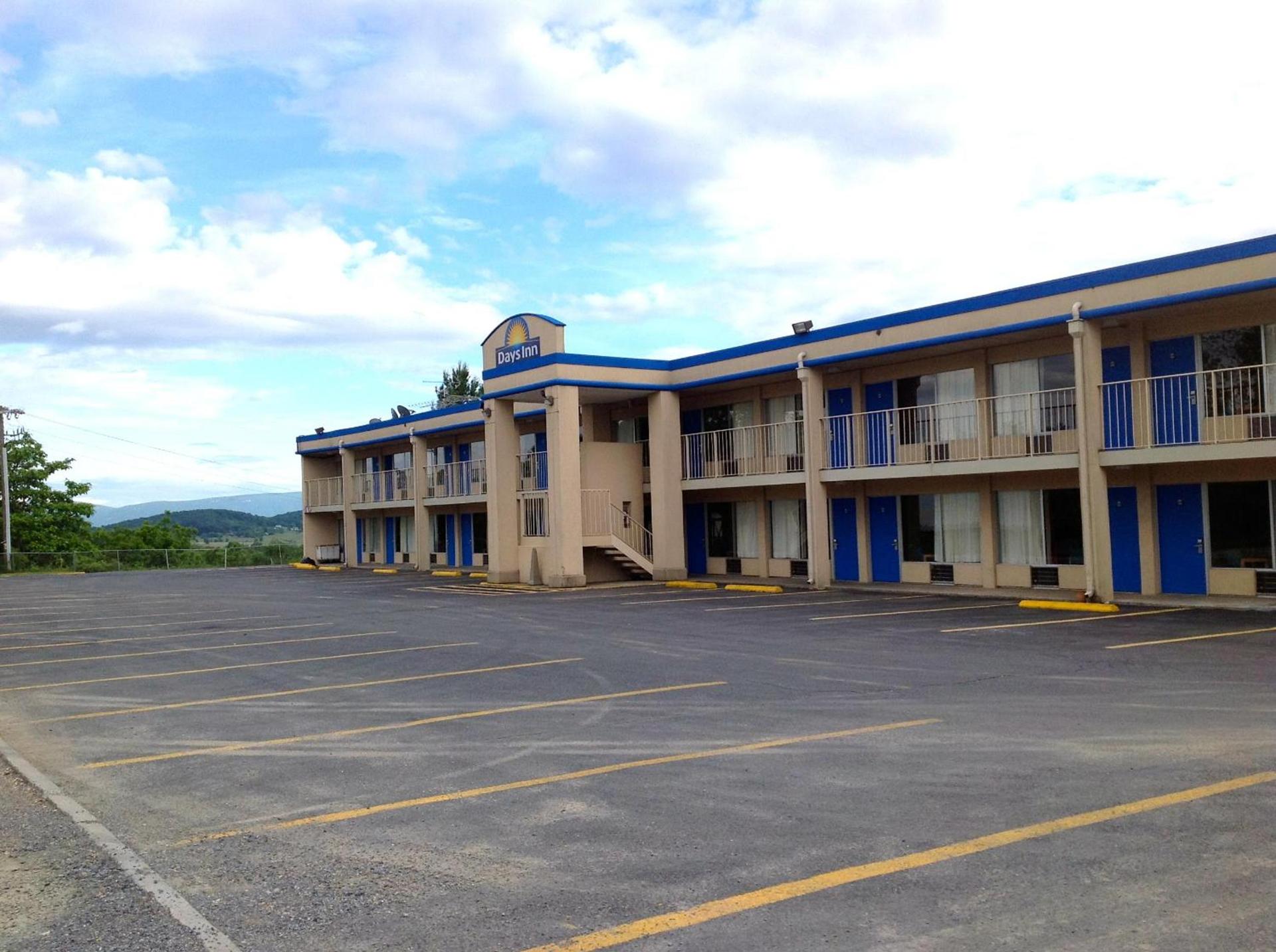 Days Inn by Wyndham Staunton photo 20