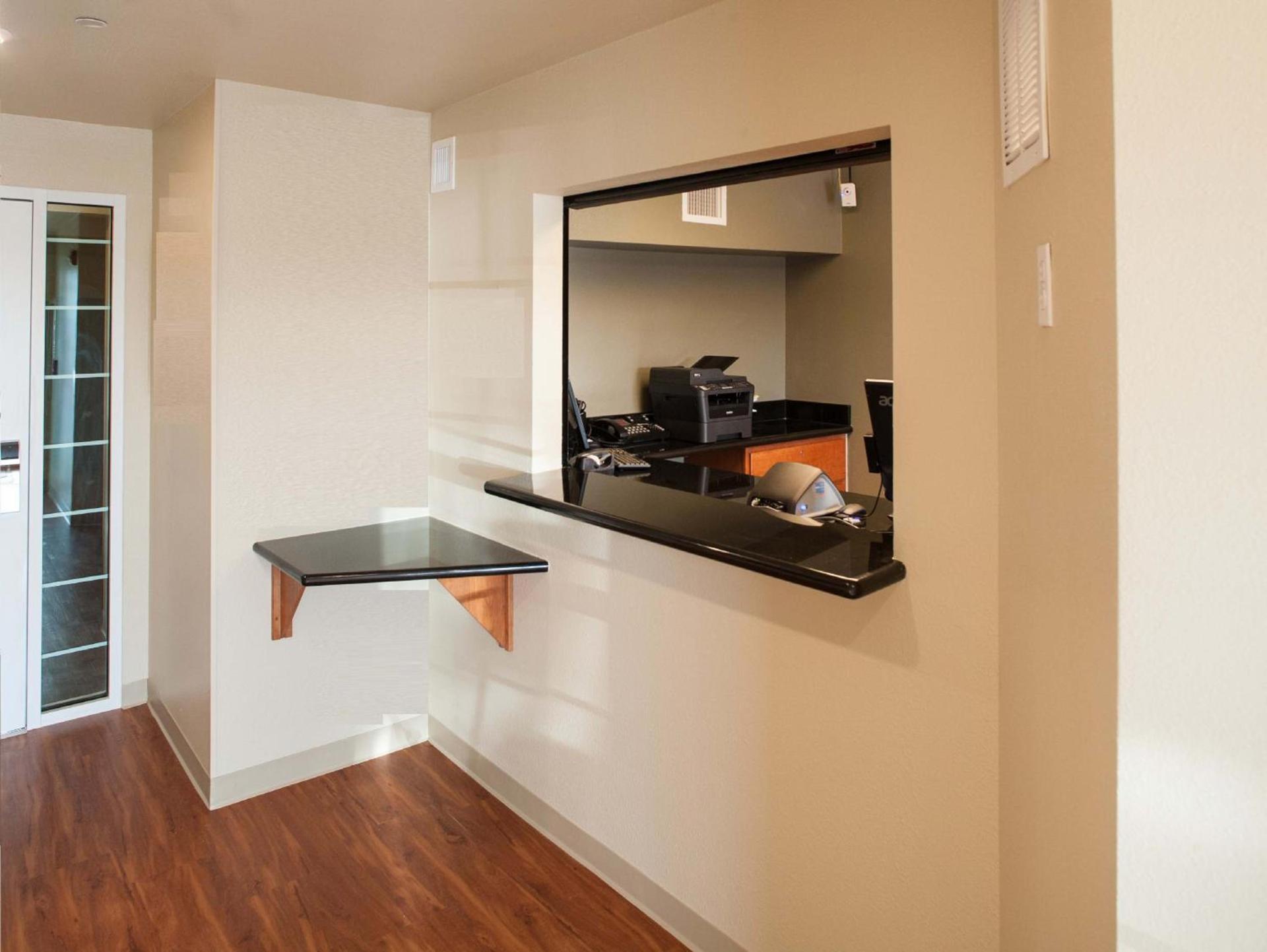 WoodSpring Suites Junction City photo 5