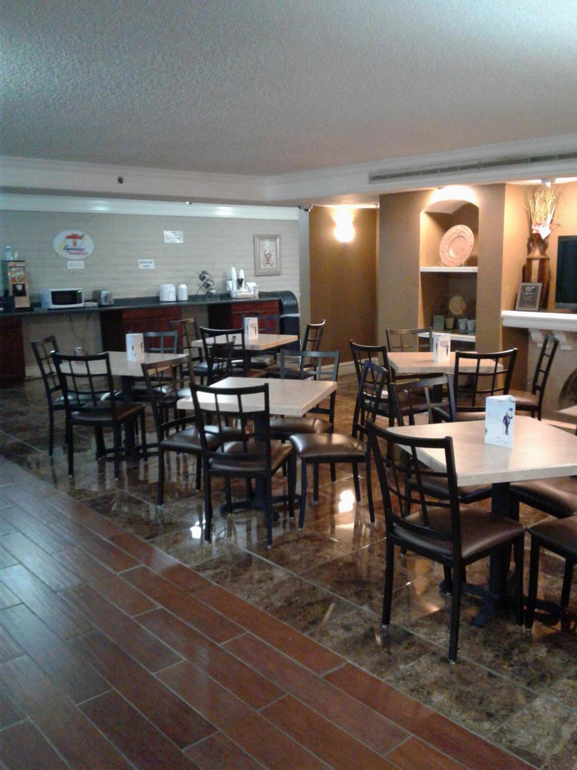 Super 8 by Wyndham Austell/Six Flags photo 11