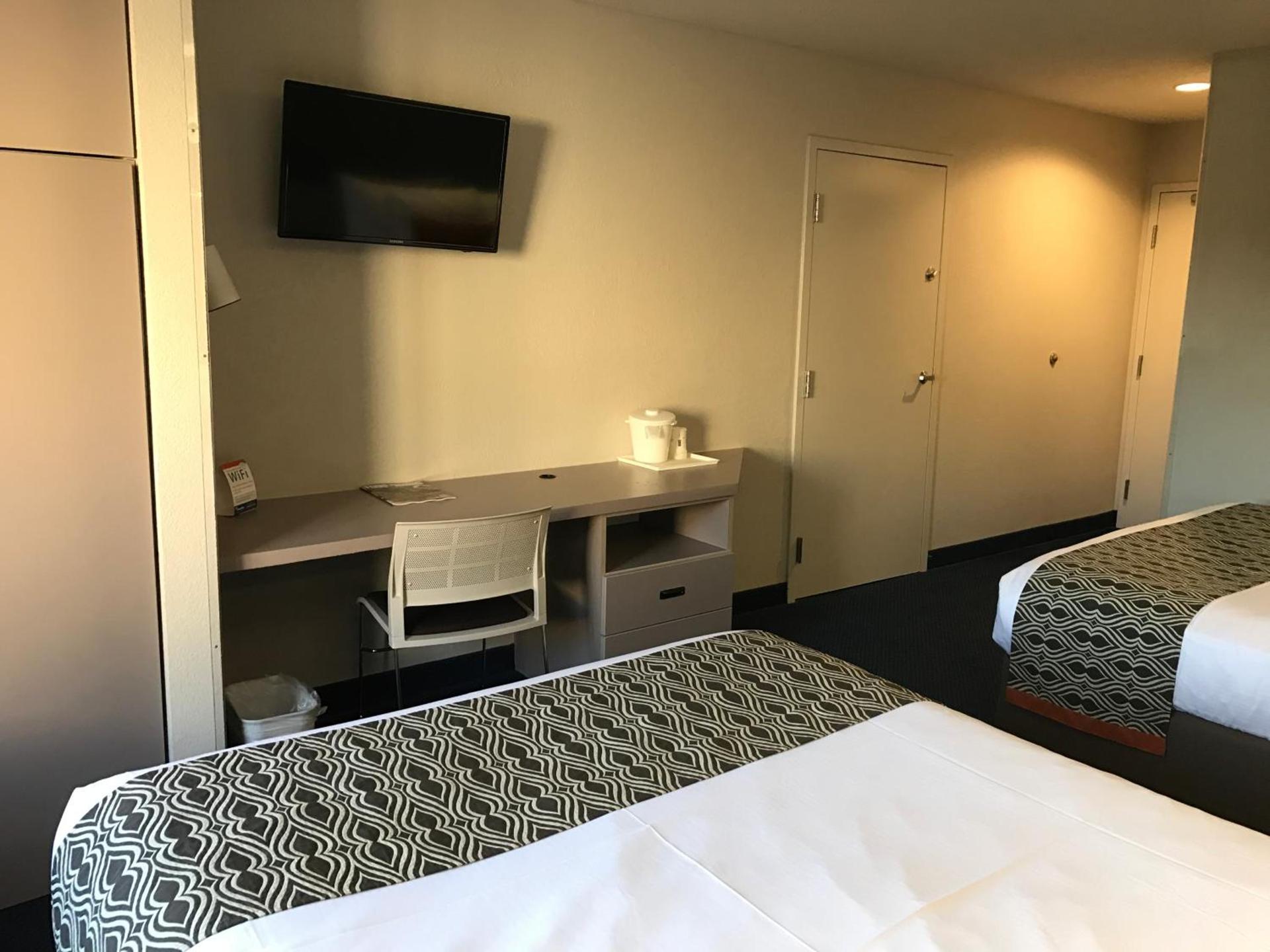 Microtel Inn By Wyndham Louisville East photo 22