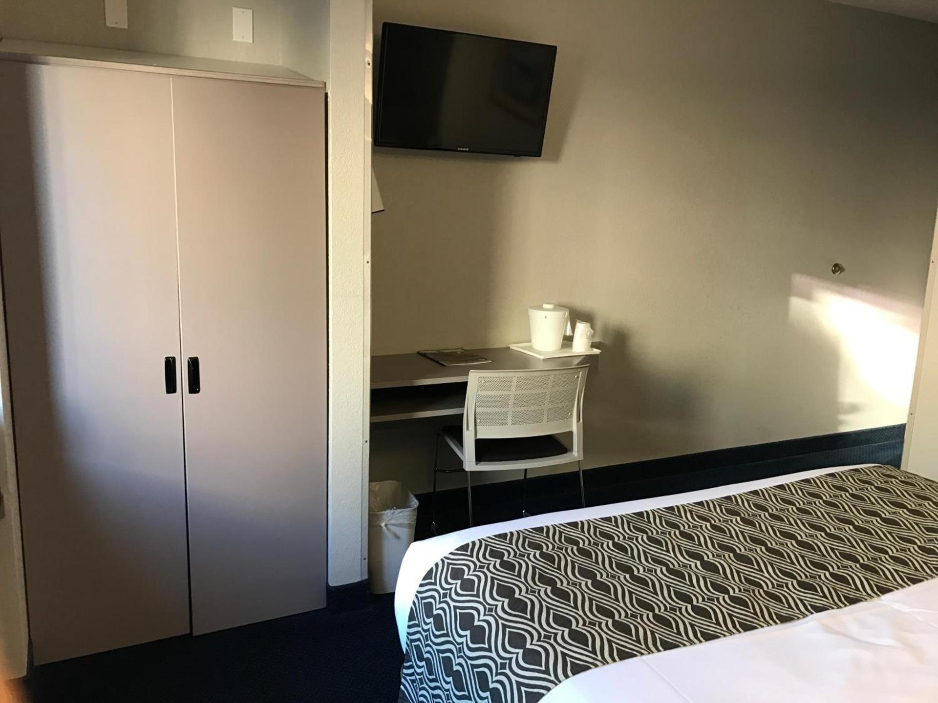 Microtel Inn By Wyndham Louisville East photo 24