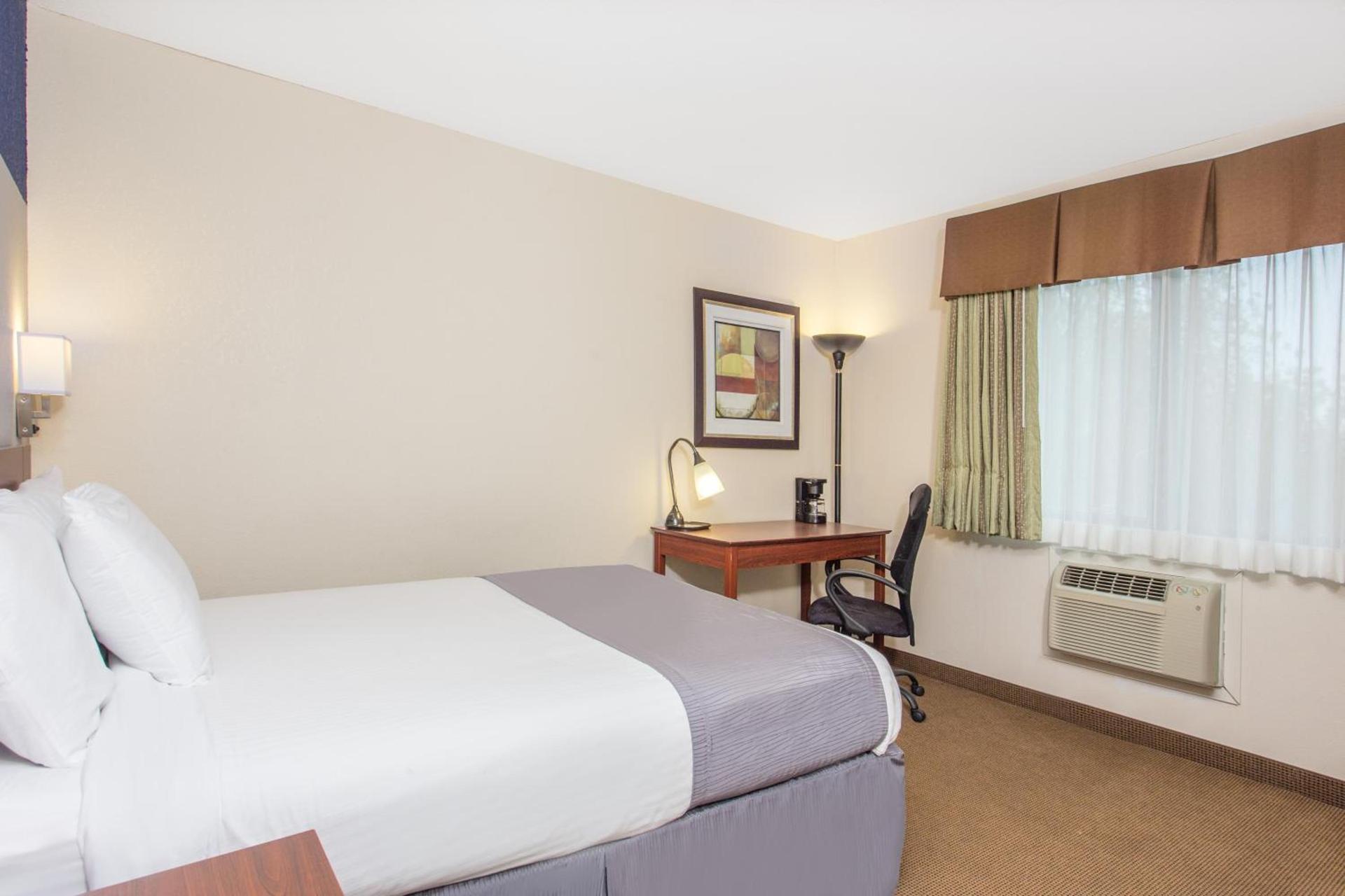 Baymont by Wyndham Dubuque photo 10