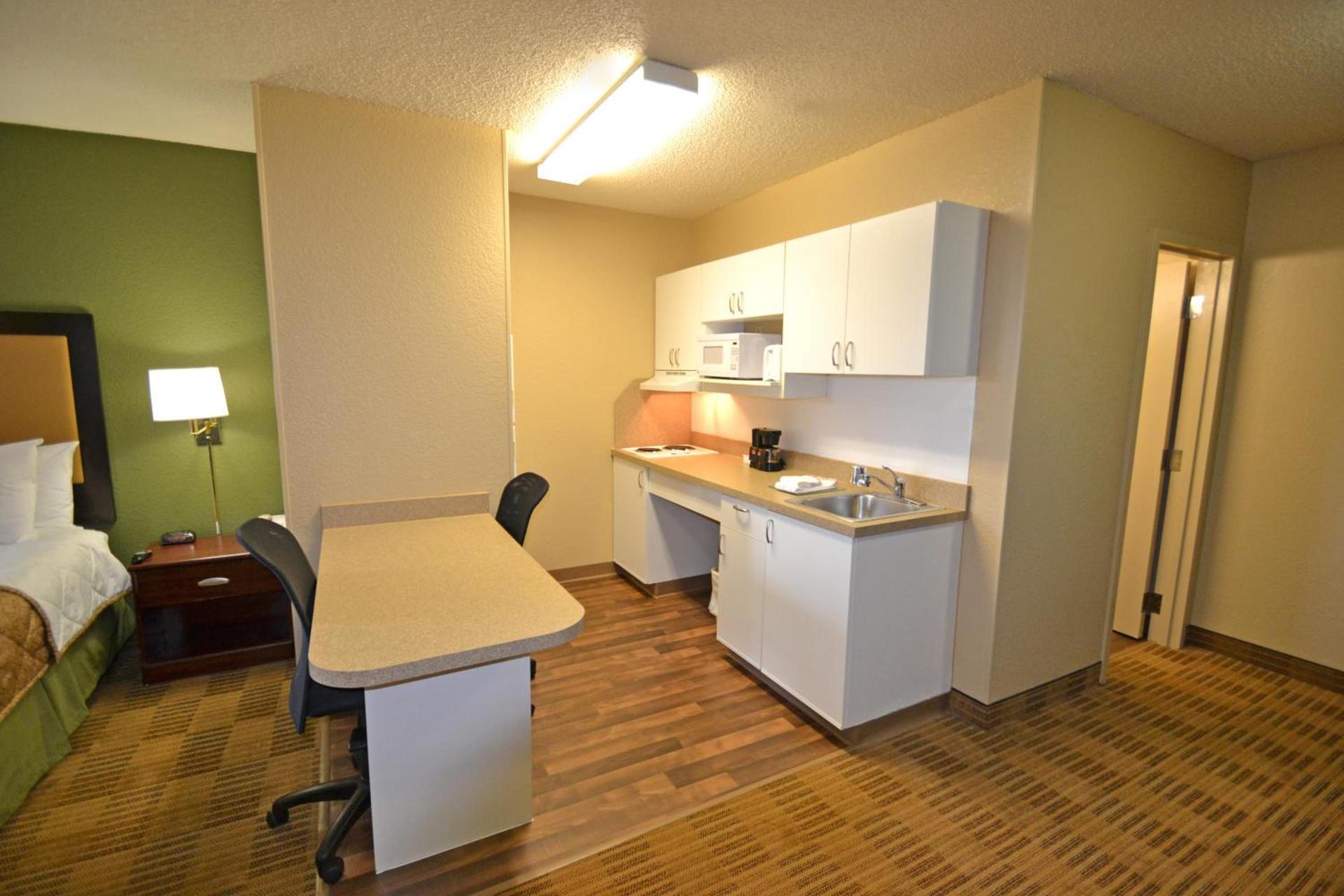 Suburban Studios Auburn Hills - Detroit photo 7