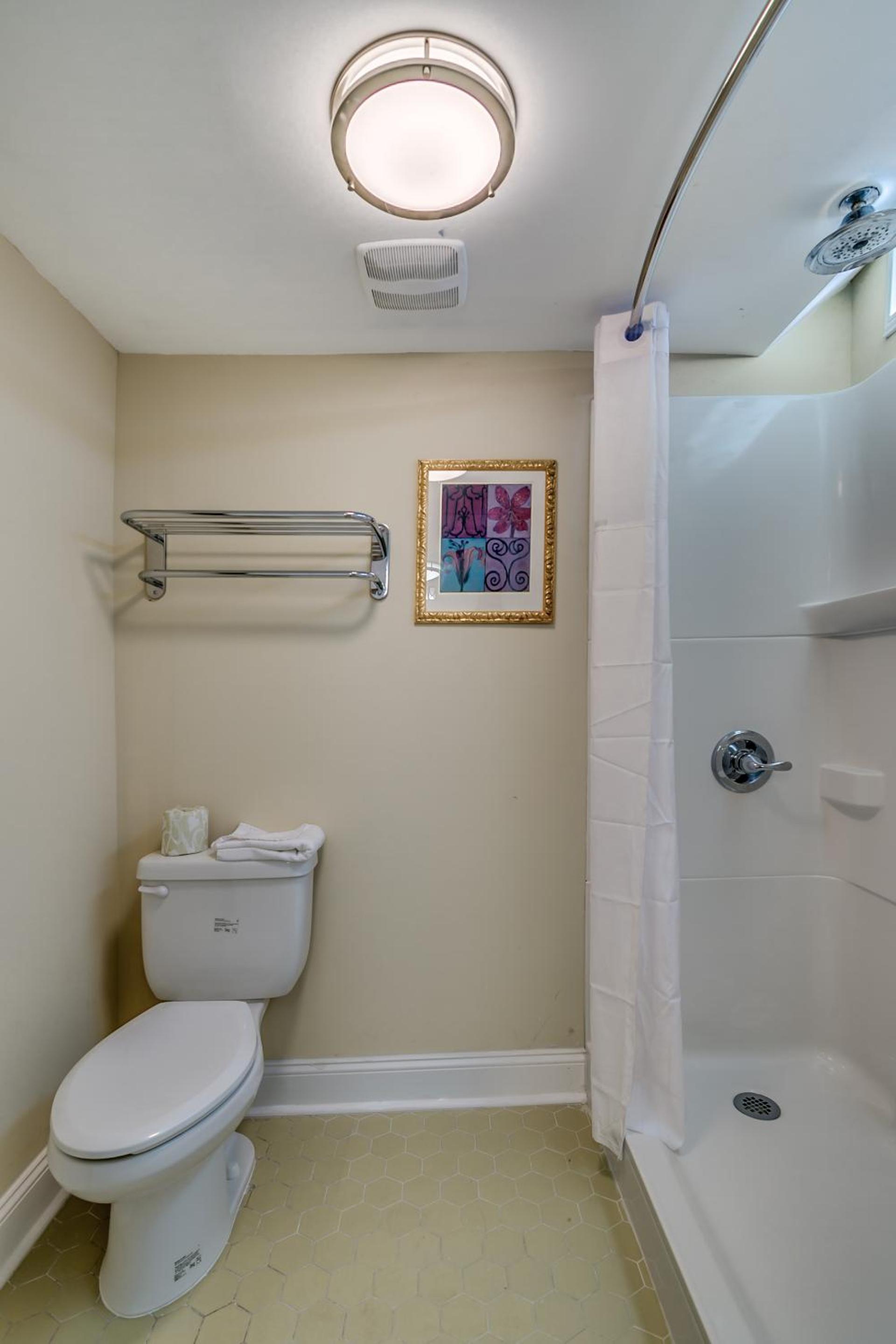 Beachcomber Inn & Suites photo 19