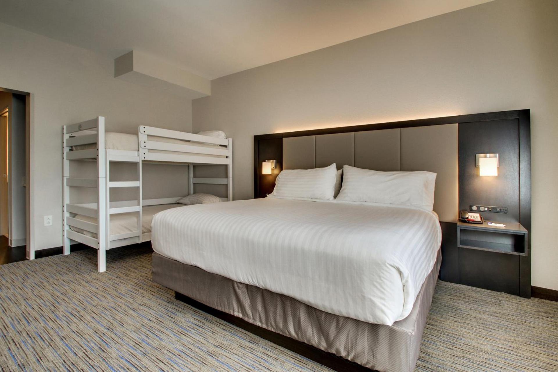 Holiday Inn Express & Suites Charleston NE Mt Pleasant US17 by IHG photo 4