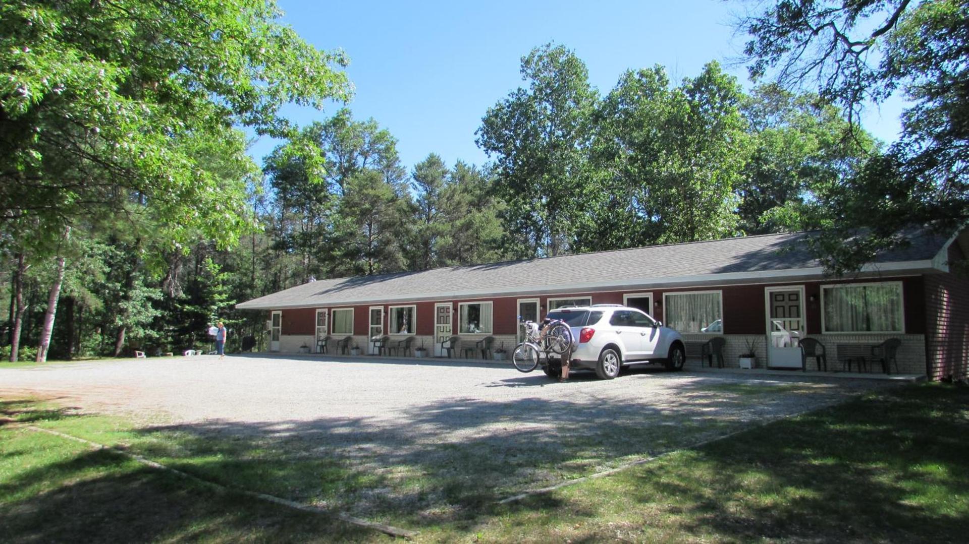 Woodland Motor Lodge — hotel in Grayling