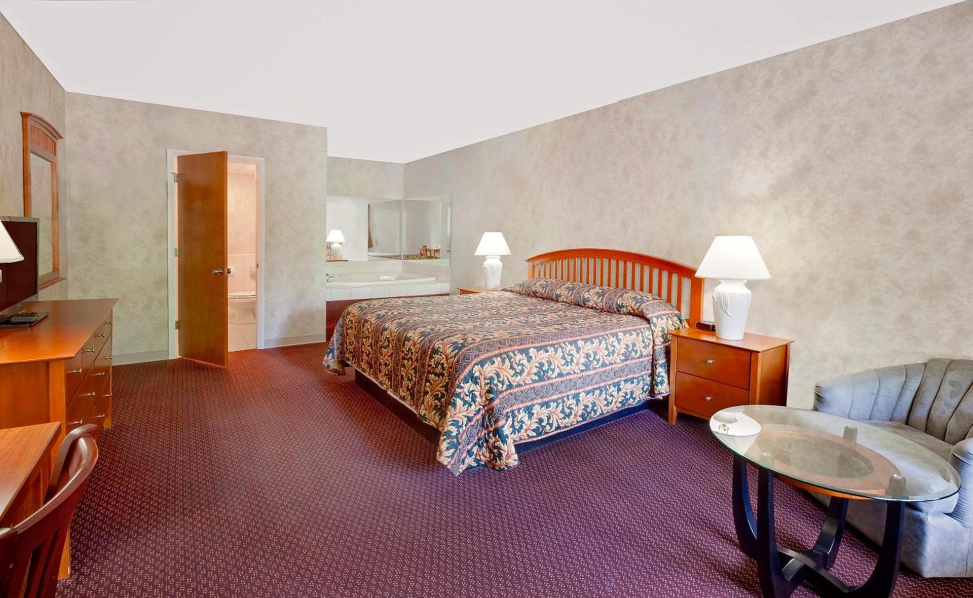 Super 8 by Wyndham Traverse City photo 16