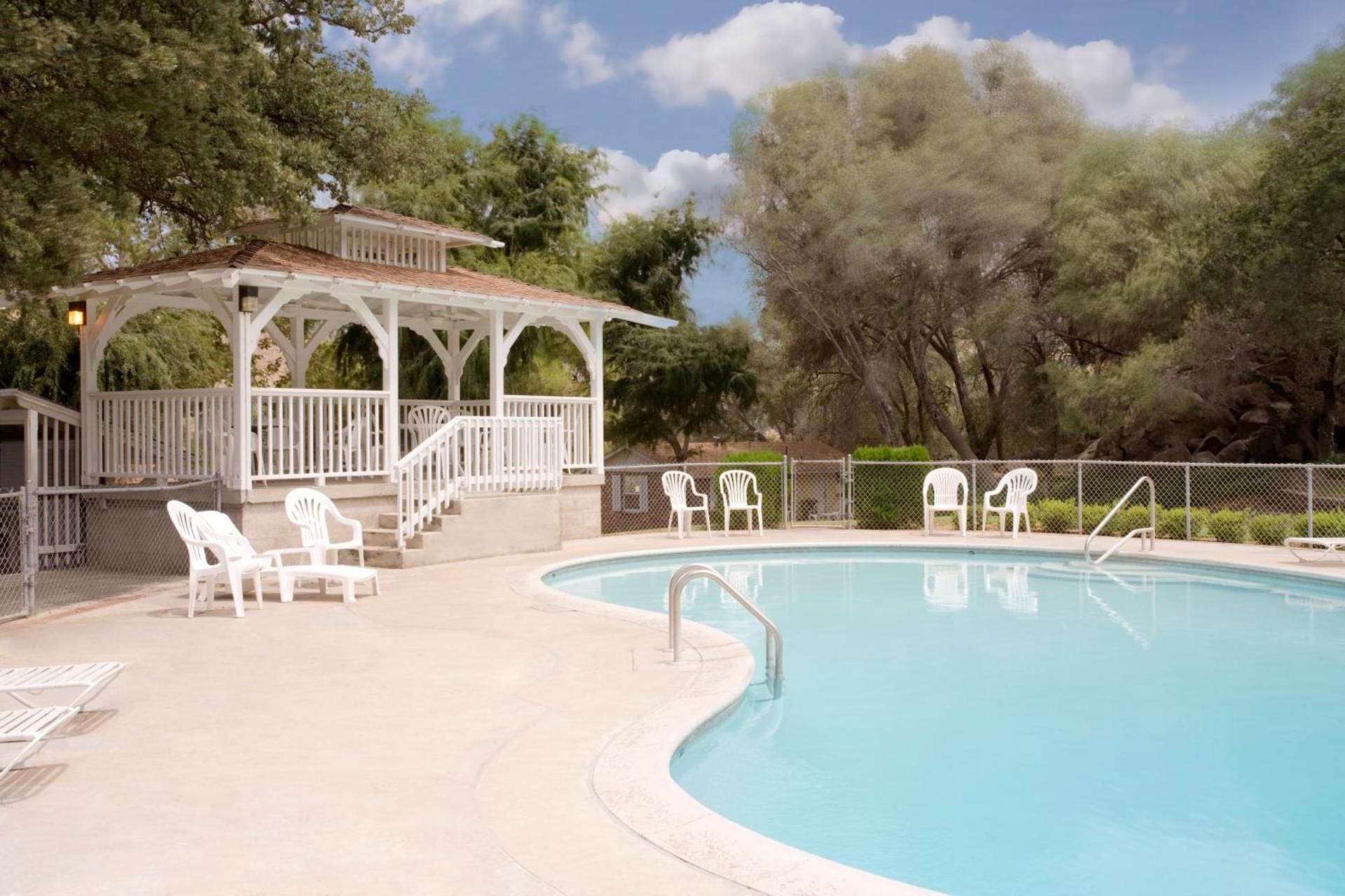 Lazy J Ranch Motel photo 9