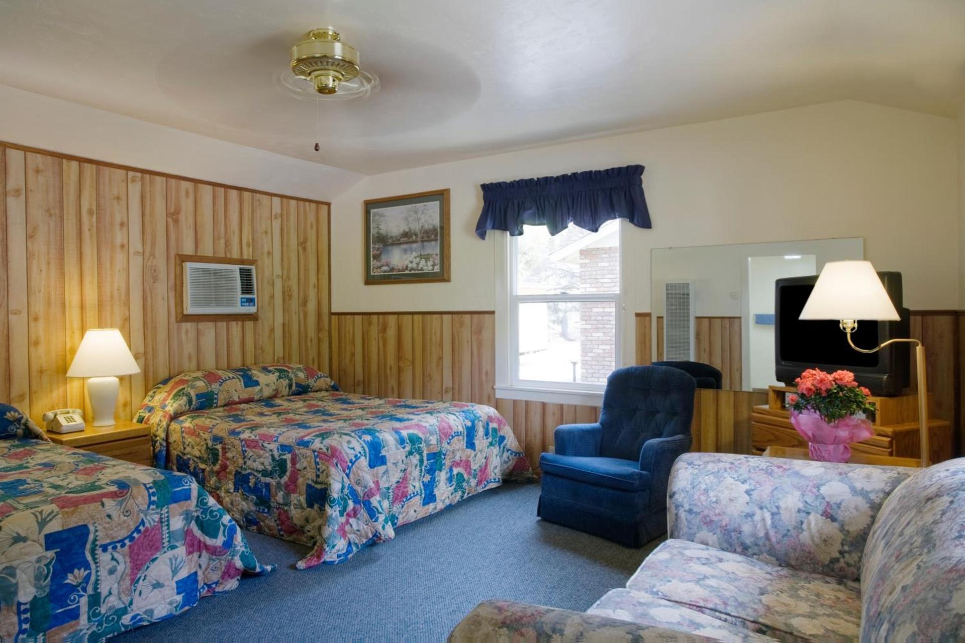 Lazy J Ranch Motel photo 18