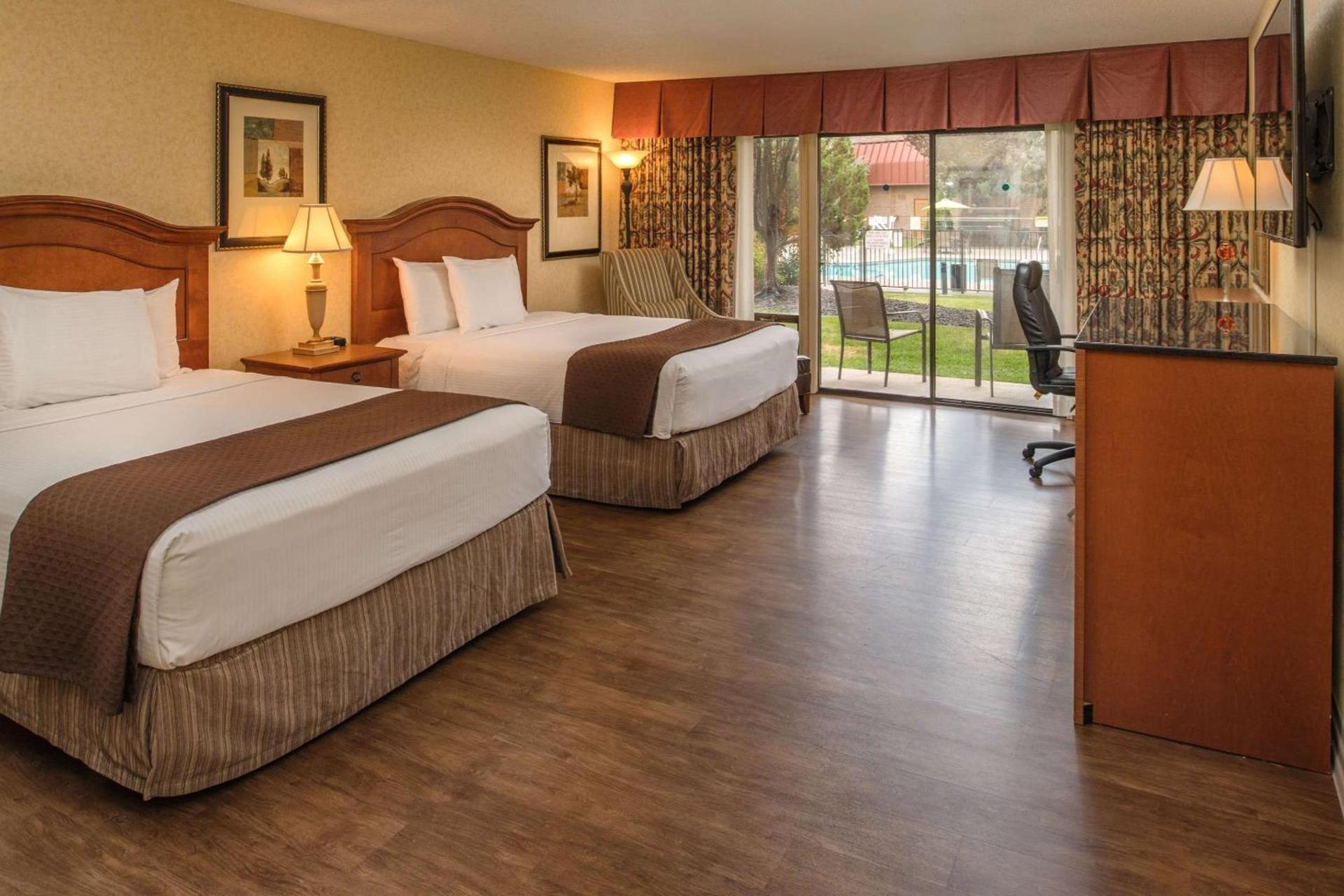 Red Lion Hotel Pasco Airport & Conference Center photo 12