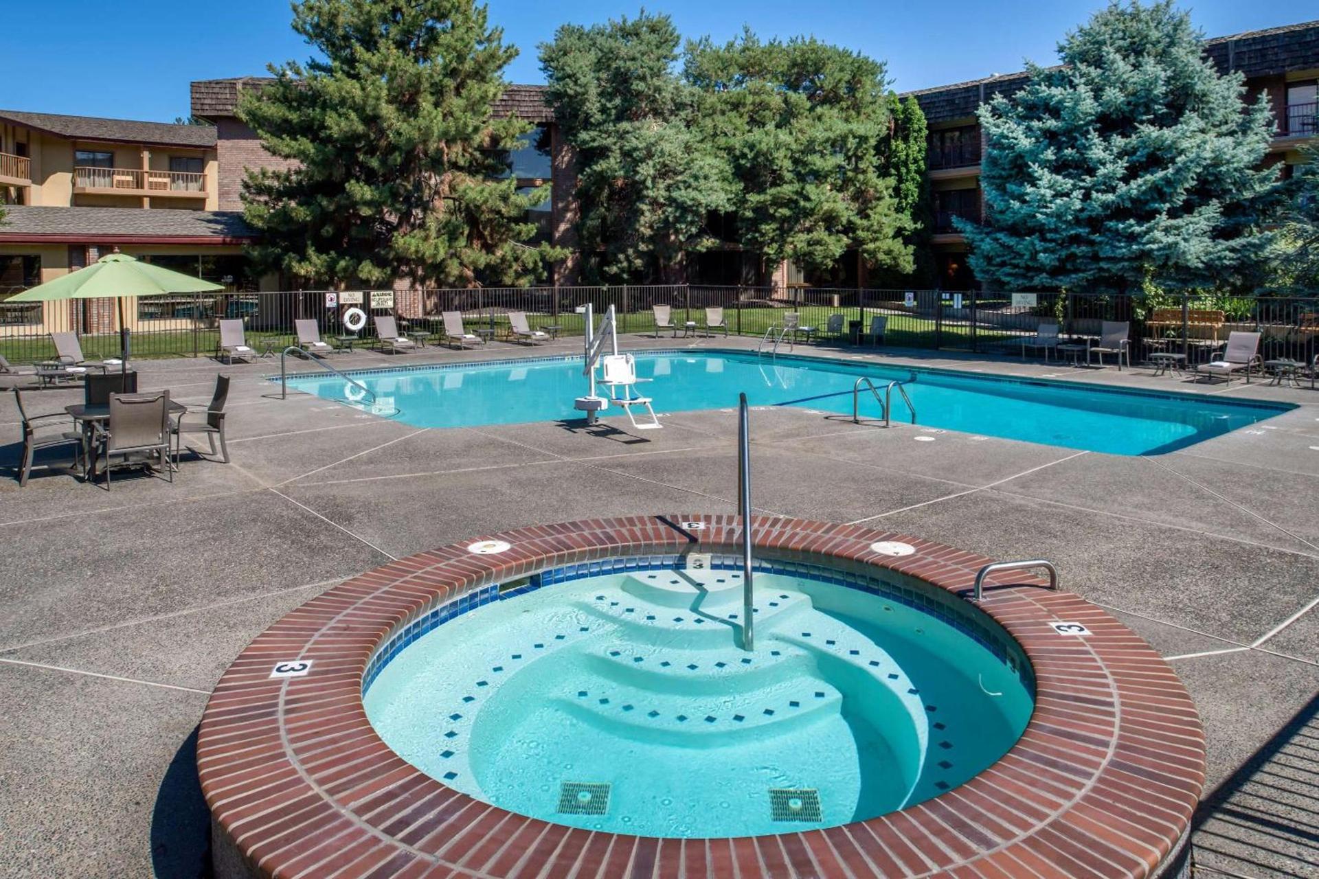 Red Lion Hotel Pasco Airport & Conference Center photo 2