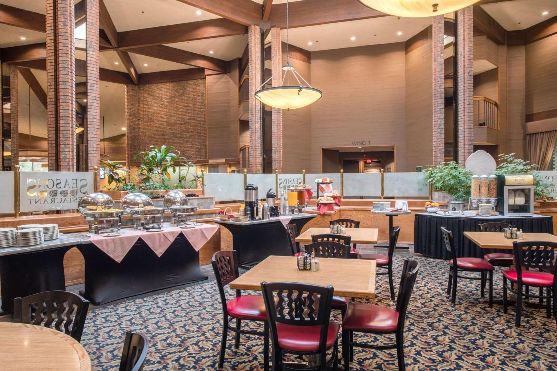Red Lion Hotel Pasco Airport & Conference Center photo 44