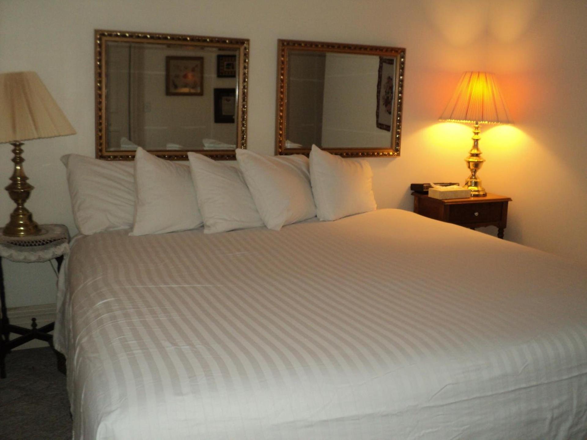 Harbor Haus Inn & Suites photo 17