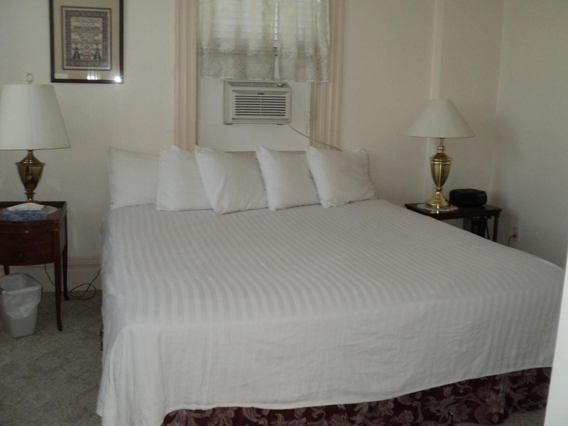 Harbor Haus Inn & Suites photo 14