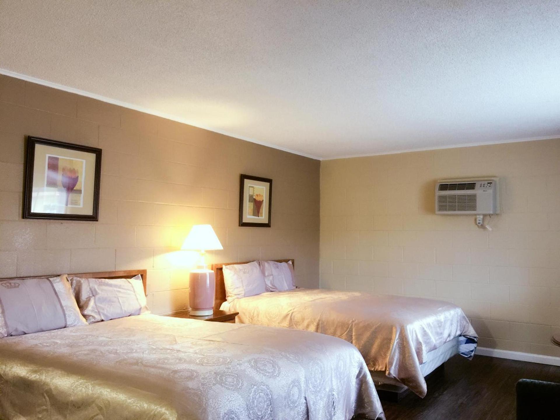 Royal Inn and Suites photo 12