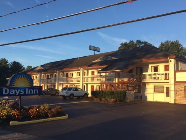 Days Inn by Wyndham Queensbury/Lake George photo 44