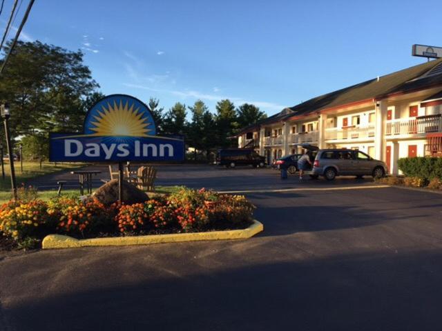 Days Inn by Wyndham Queensbury/Lake George photo 50
