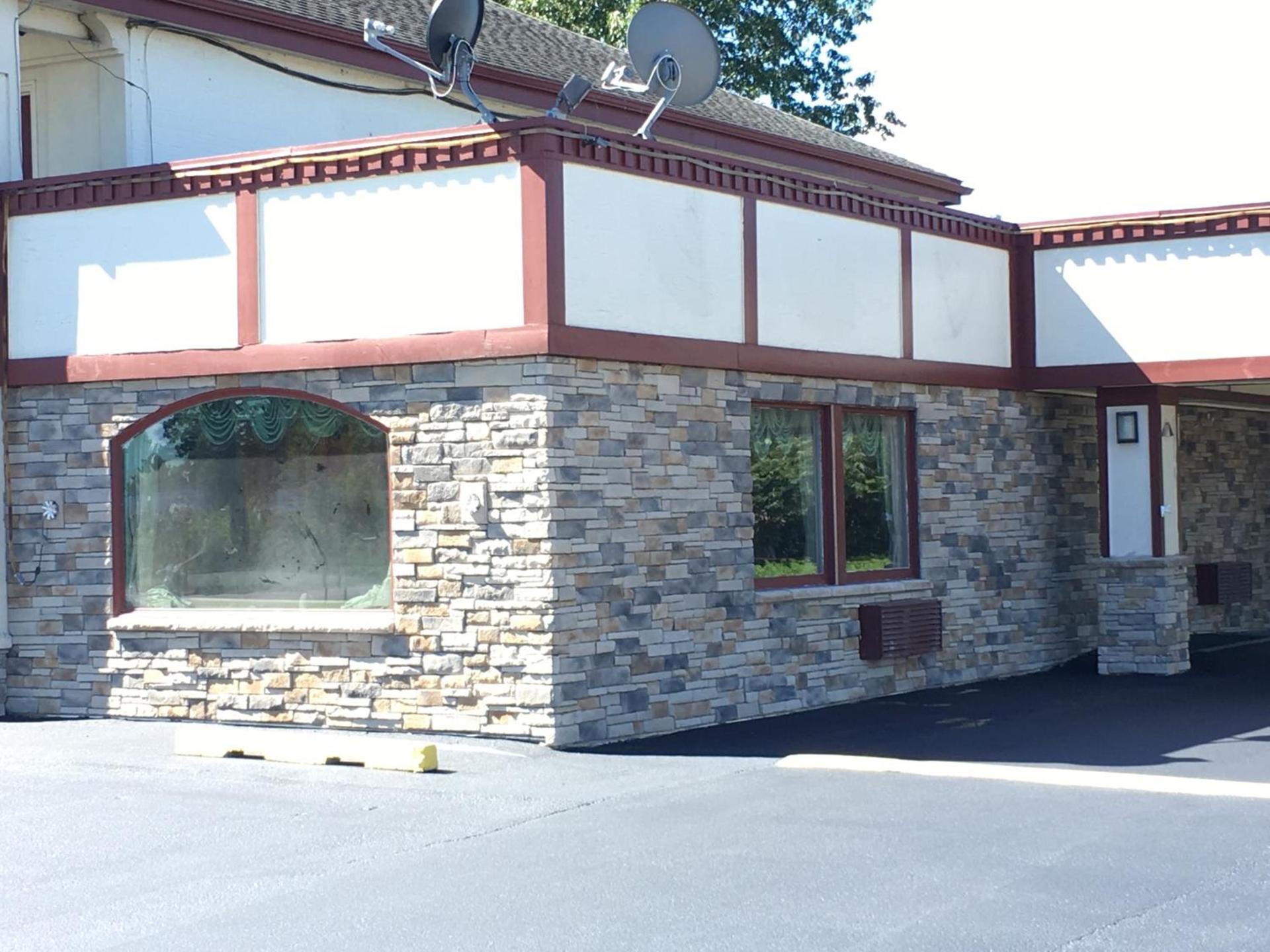 Days Inn by Wyndham Queensbury/Lake George photo 53