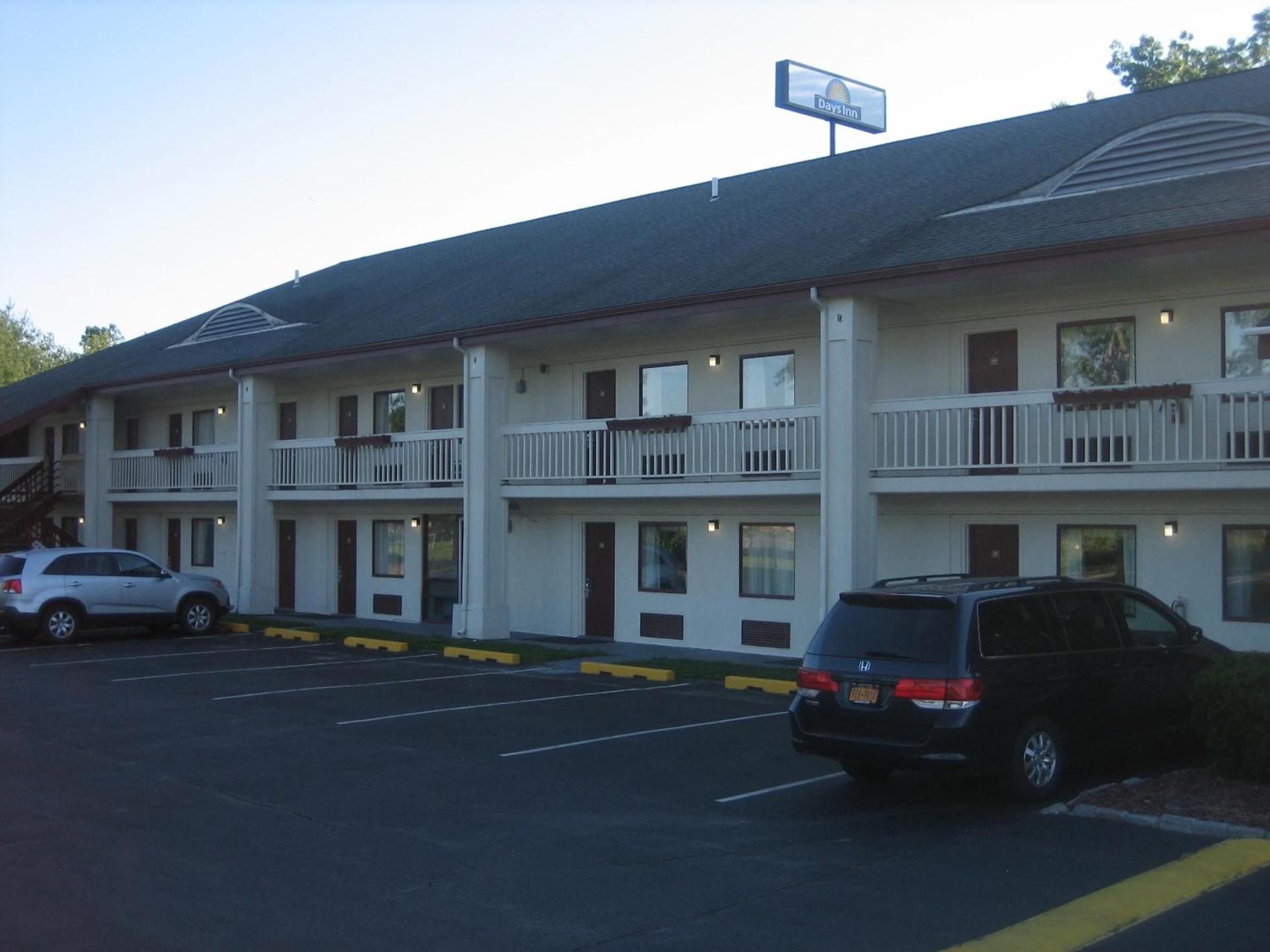 Days Inn by Wyndham Queensbury/Lake George photo 55